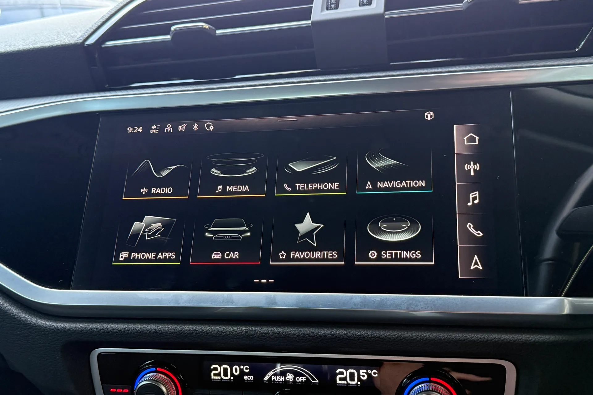 Audi Q3 thumbnail image number 23