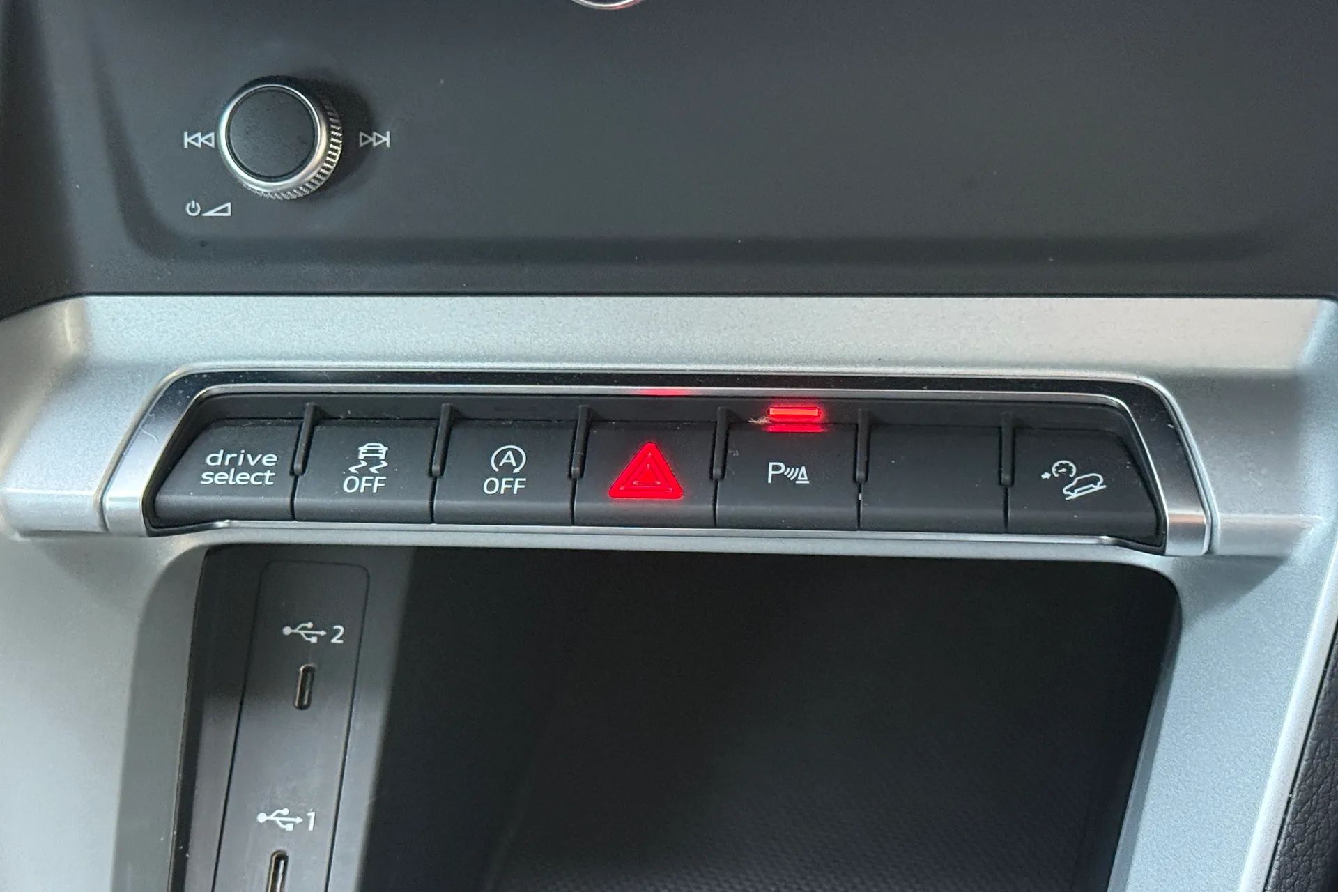 Audi Q3 thumbnail image number 18