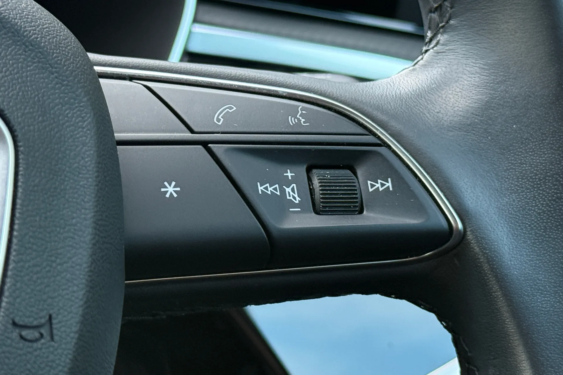 Audi Q3 thumbnail image number 13