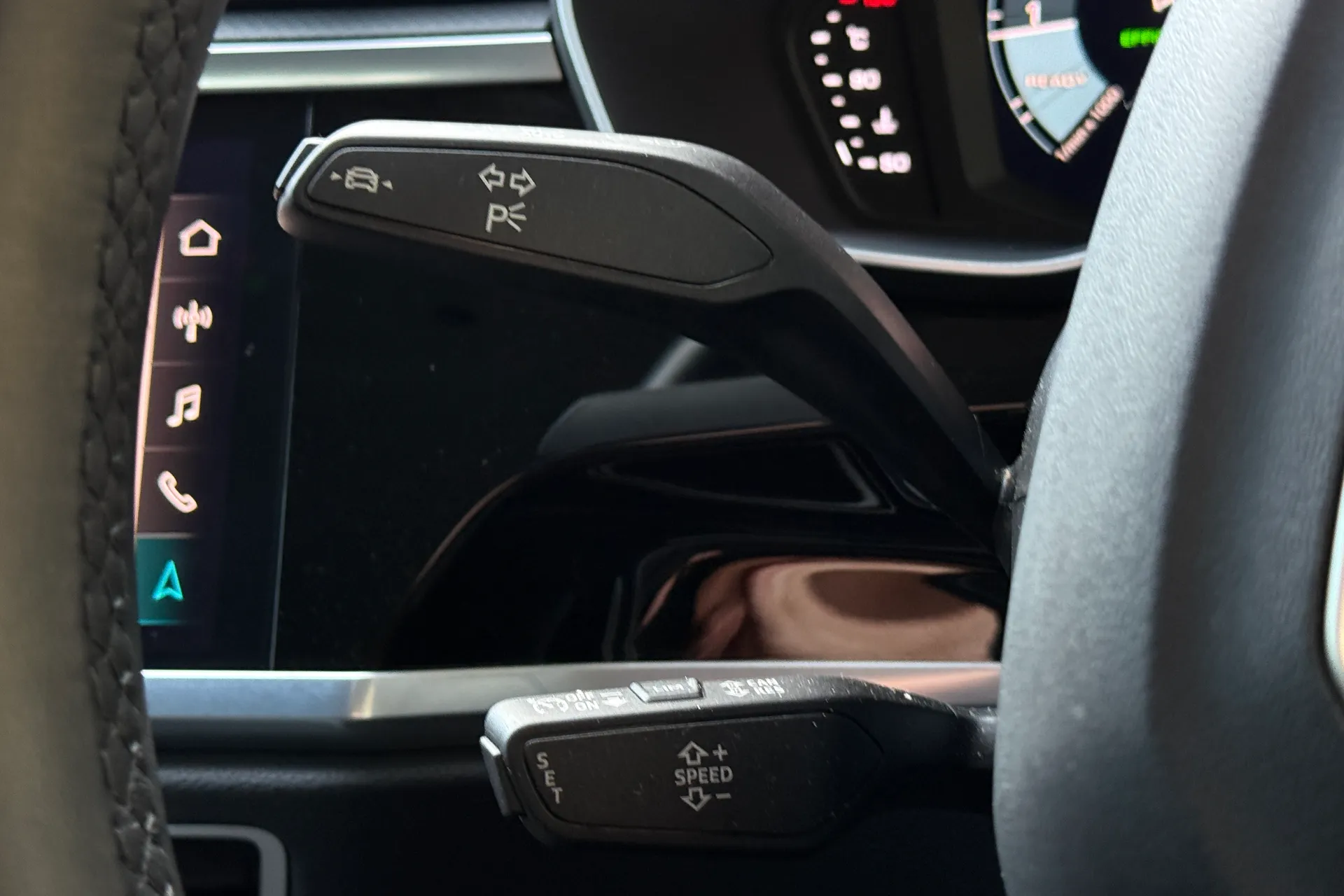 Audi Q3 thumbnail image number 35