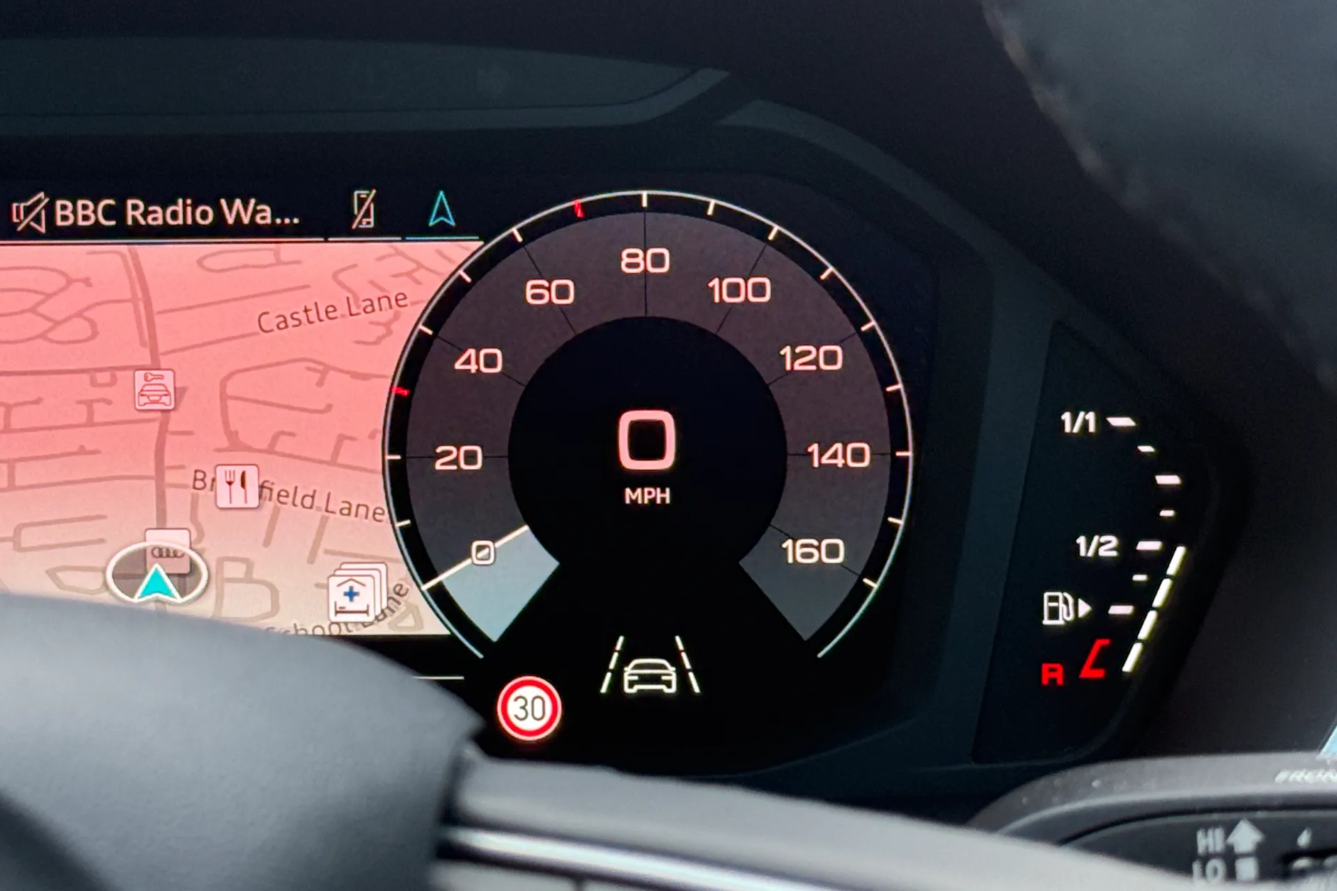 Audi Q3 thumbnail image number 12