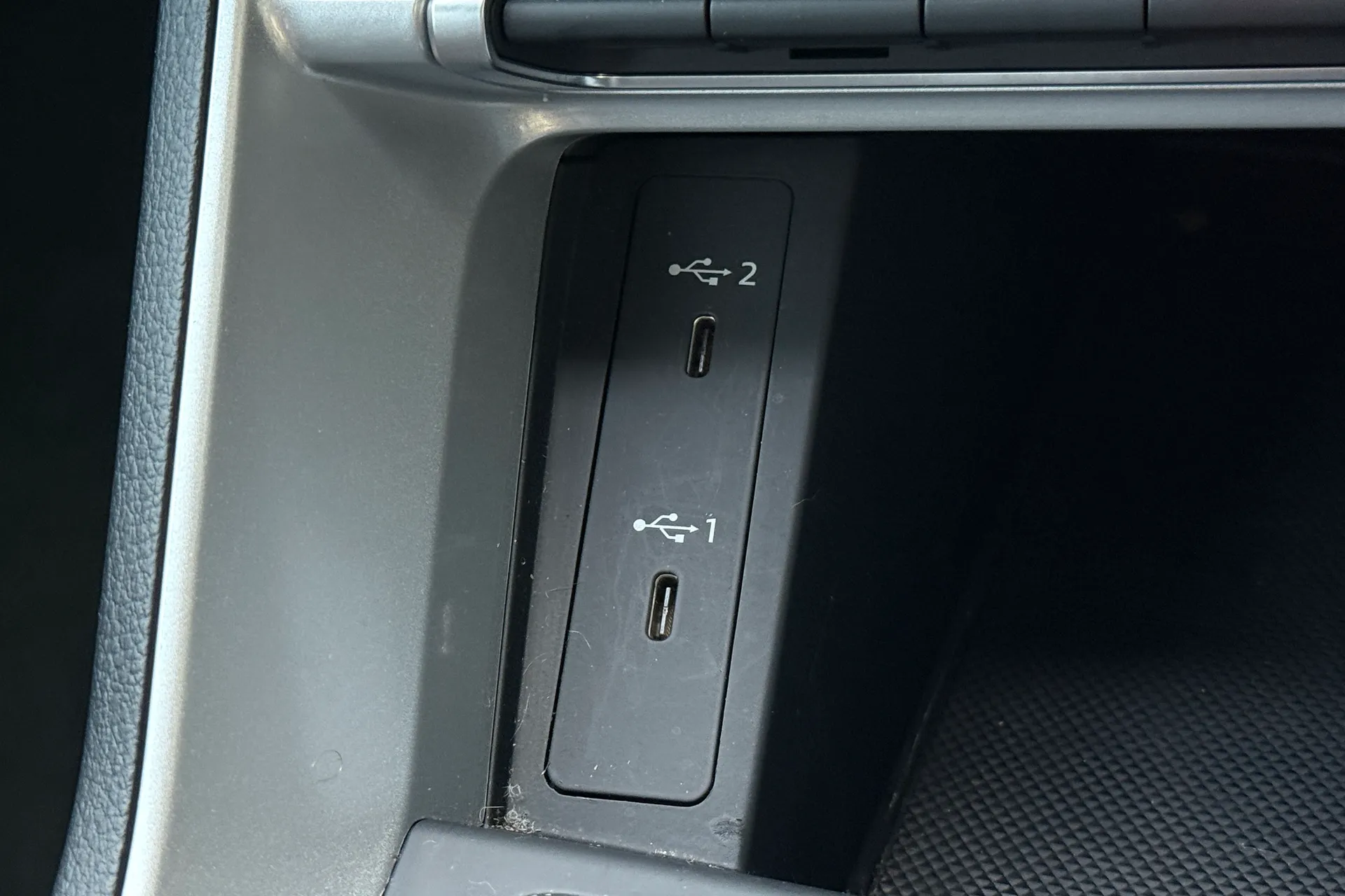 Audi Q3 thumbnail image number 16