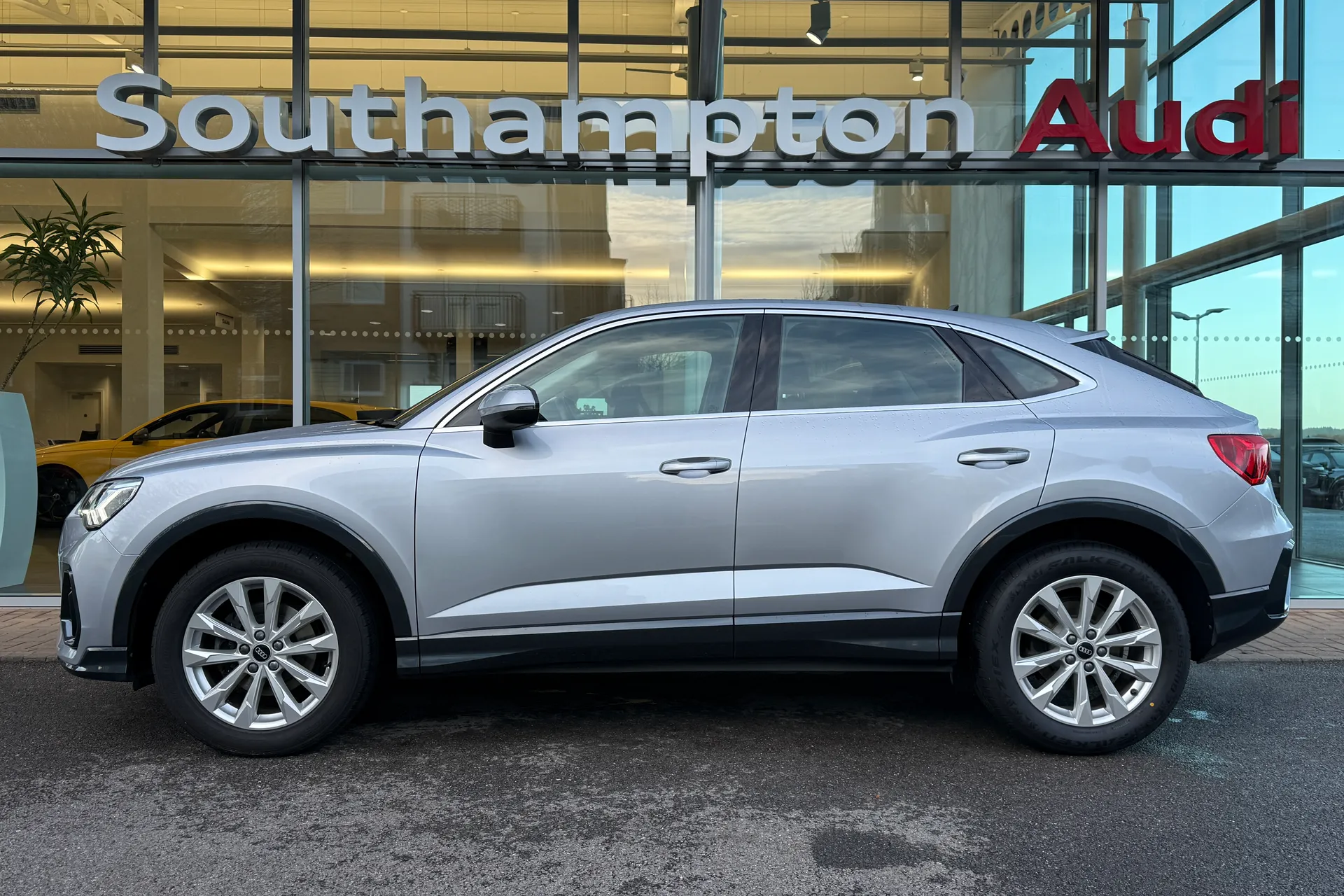 Audi Q3 thumbnail image number 53