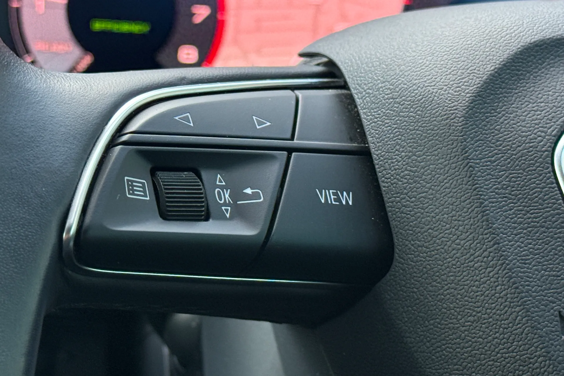 Audi Q3 thumbnail image number 14