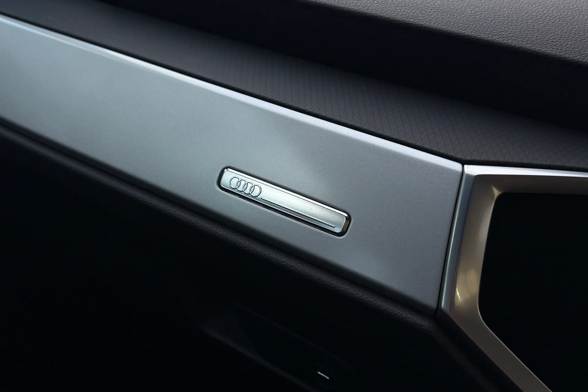 Audi Q3 thumbnail image number 25