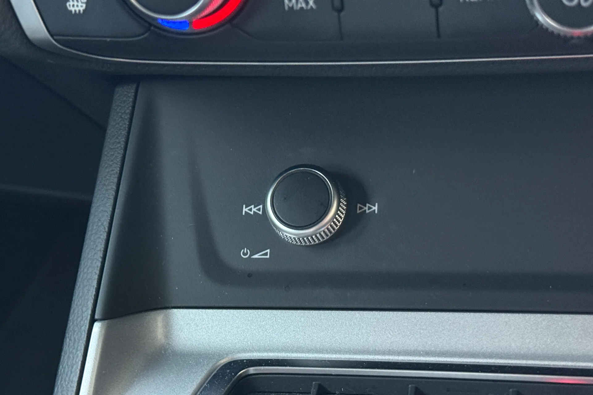 Audi Q3 thumbnail image number 19