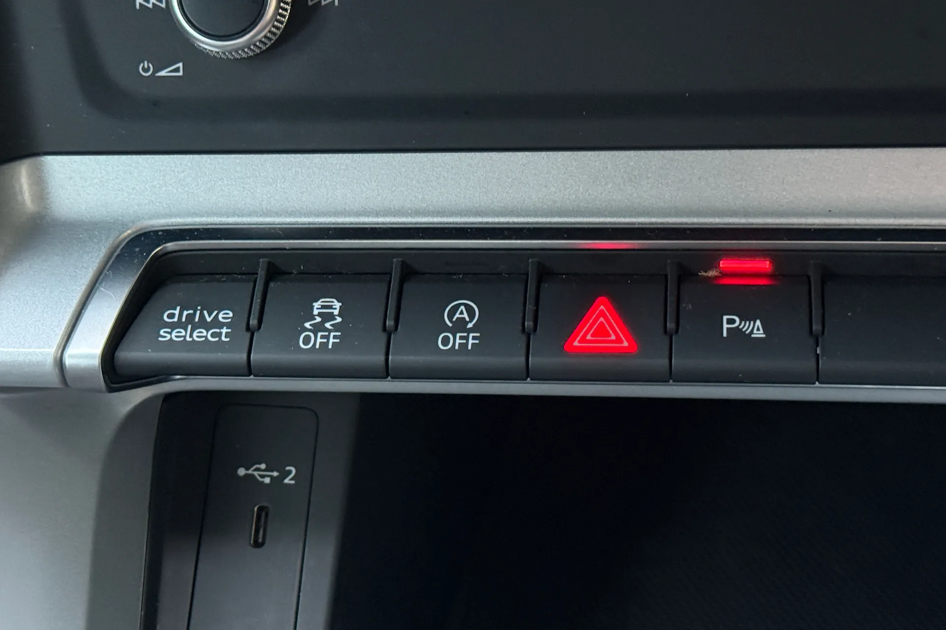 Audi Q3 thumbnail image number 17