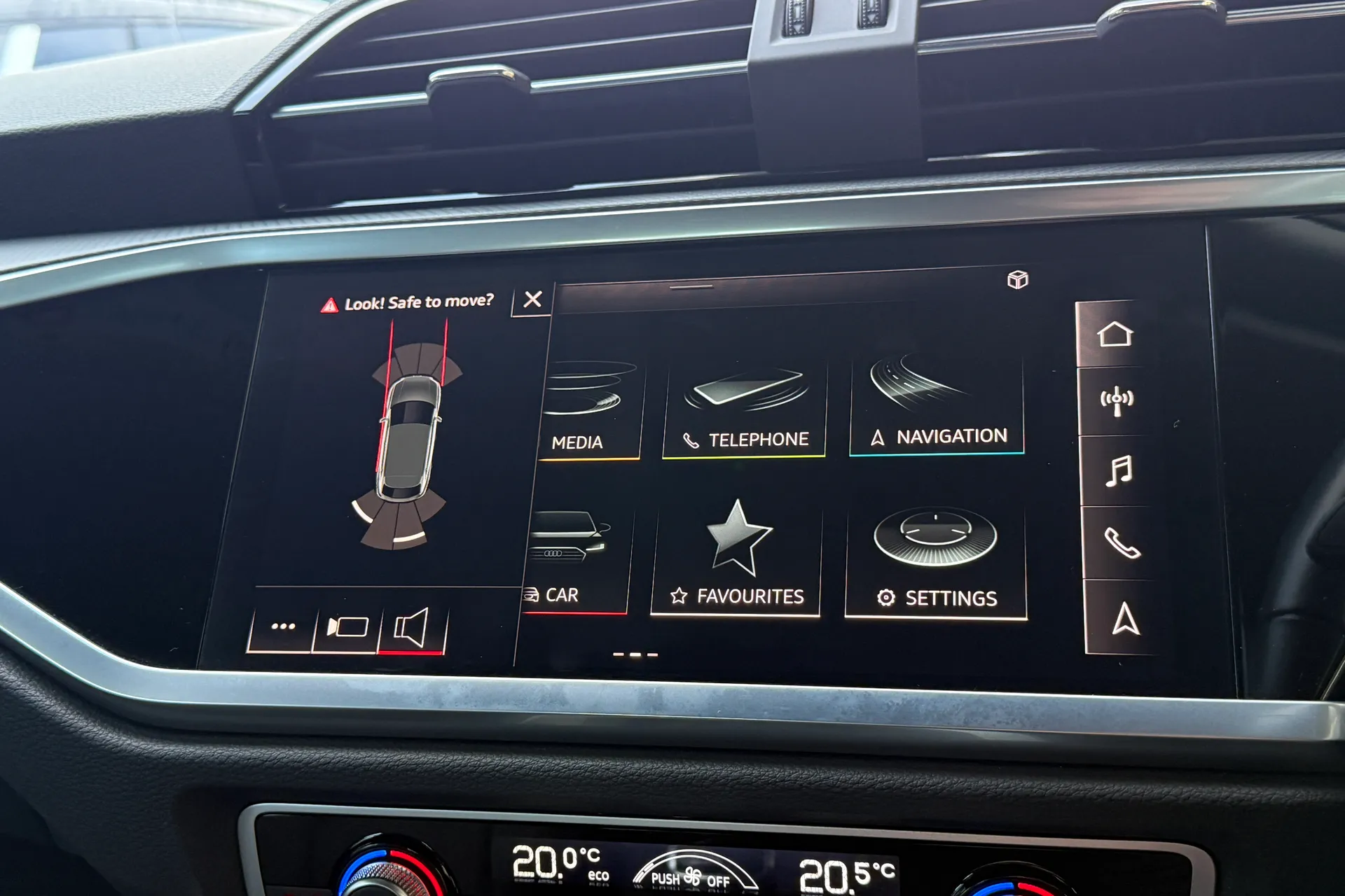 Audi Q3 thumbnail image number 22