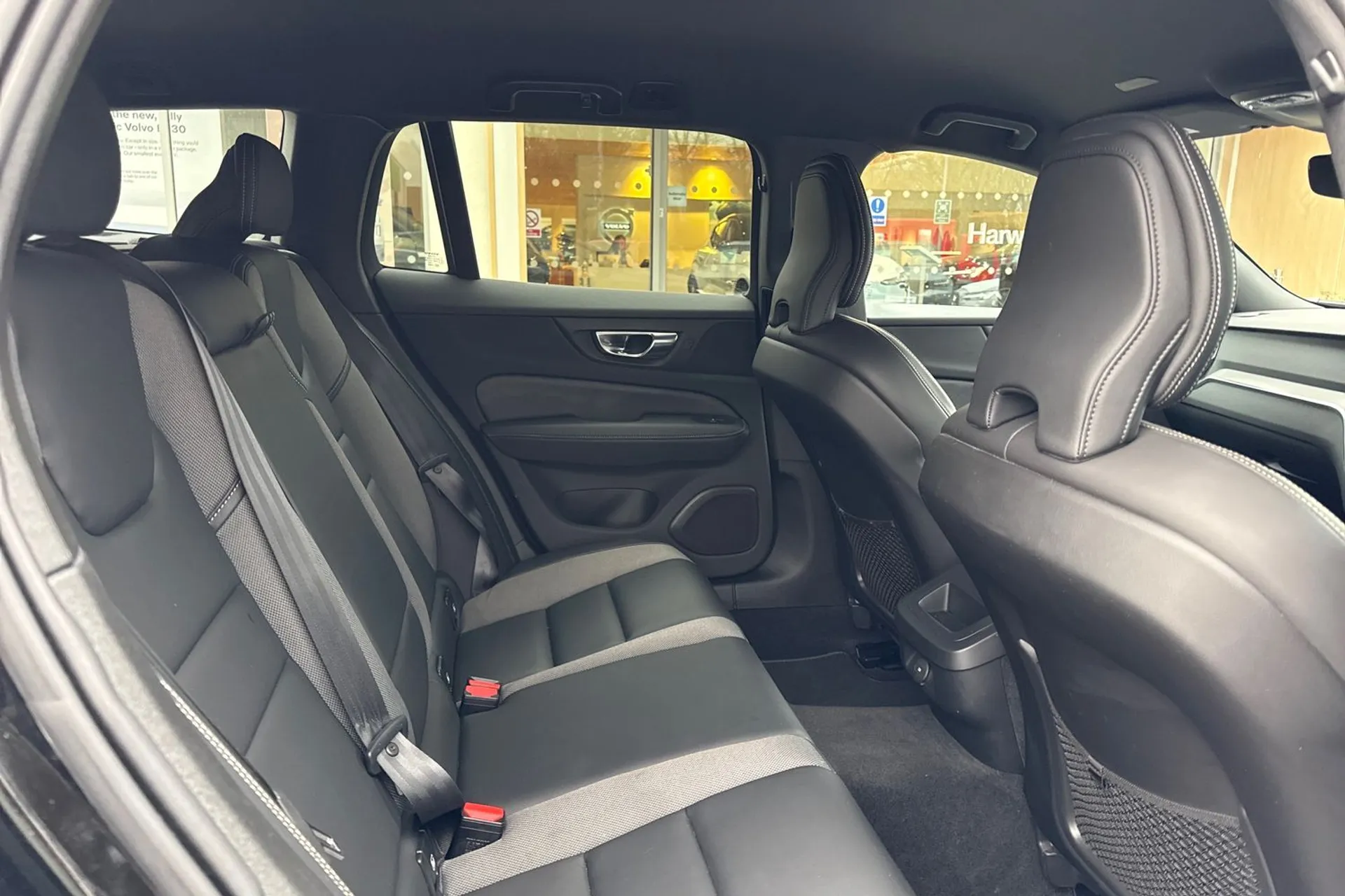 Volvo V60 thumbnail image number 23