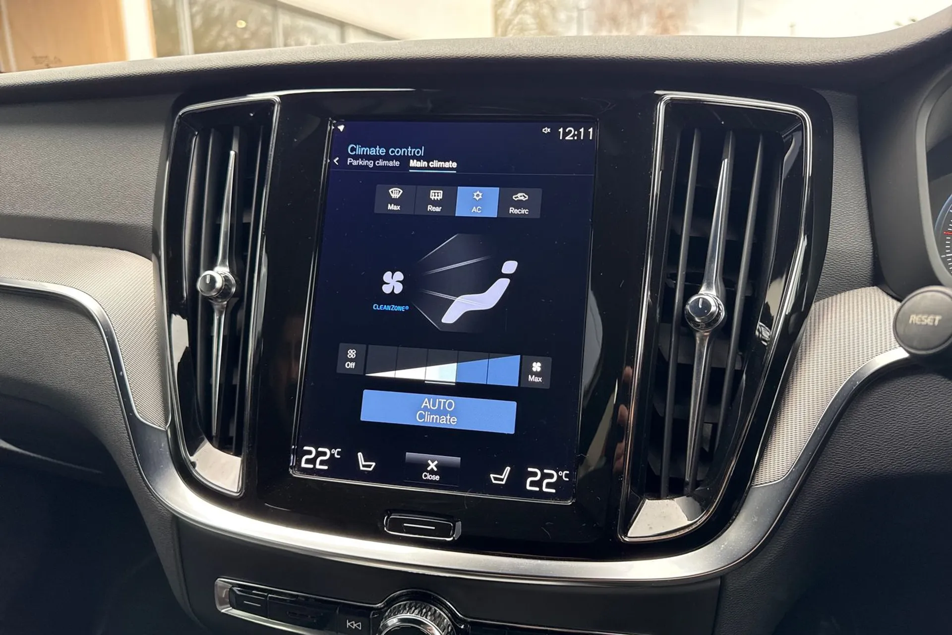 Volvo V60 thumbnail image number 38