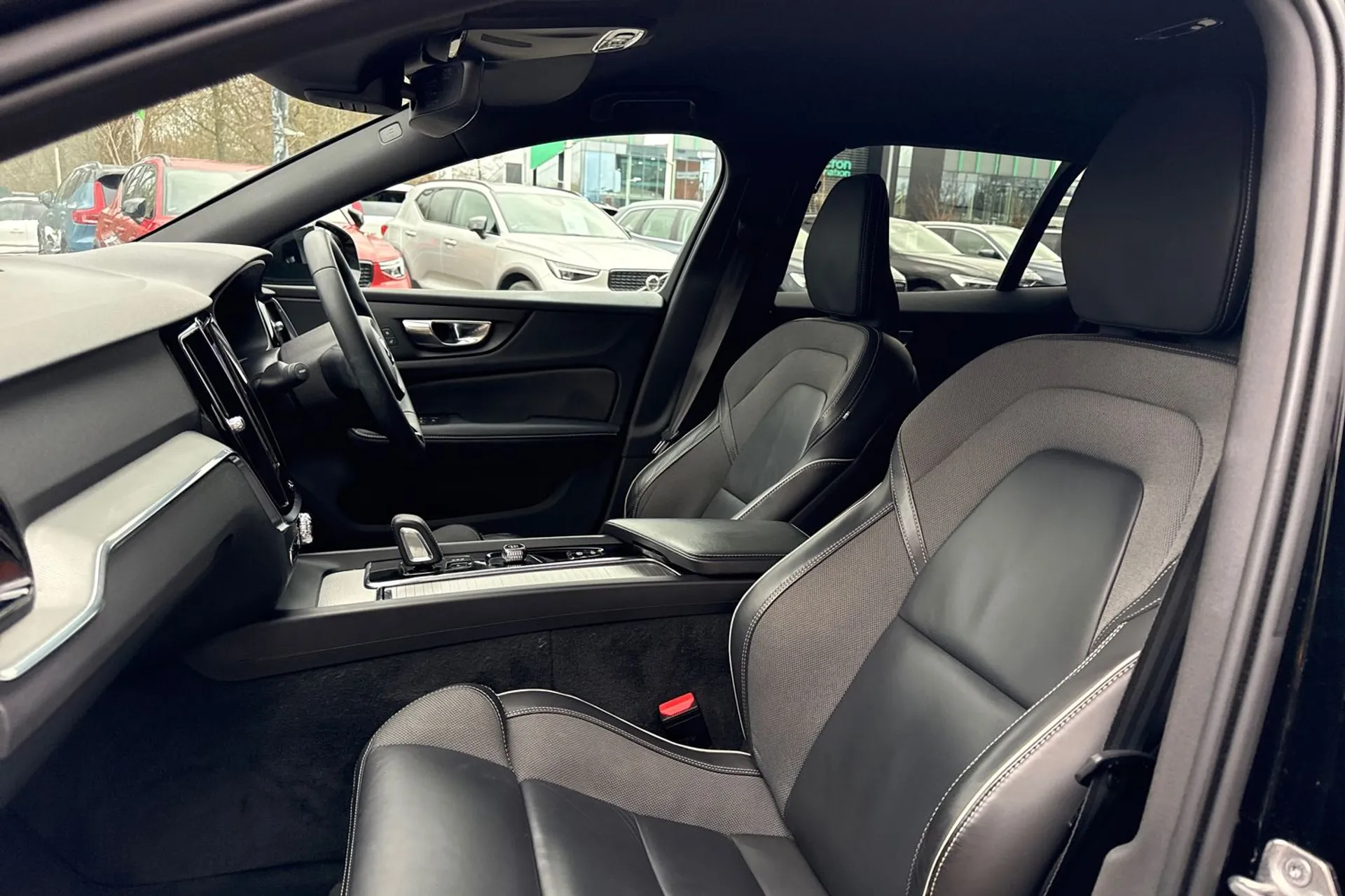 Volvo V60 thumbnail image number 28