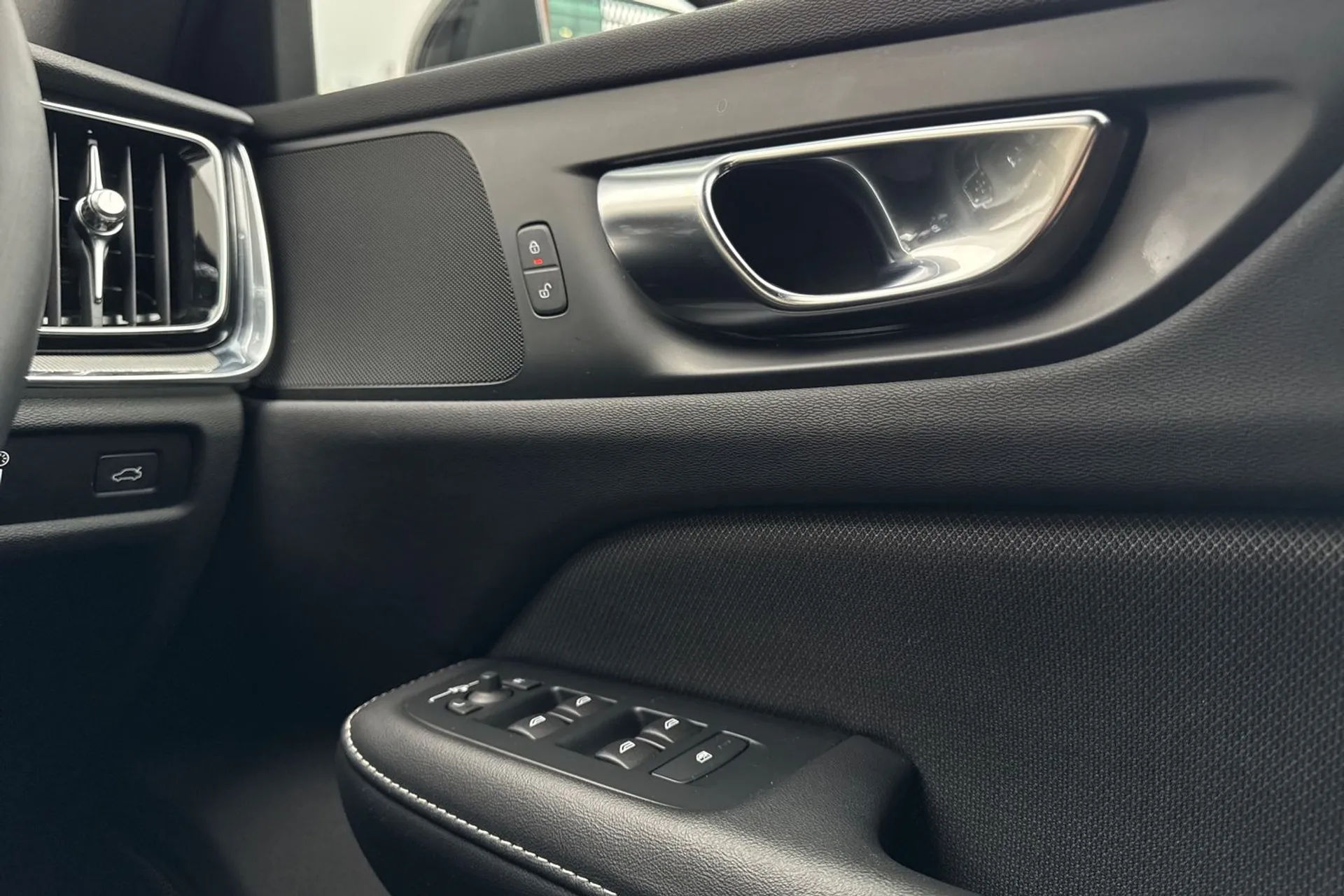 Volvo V60 thumbnail image number 42