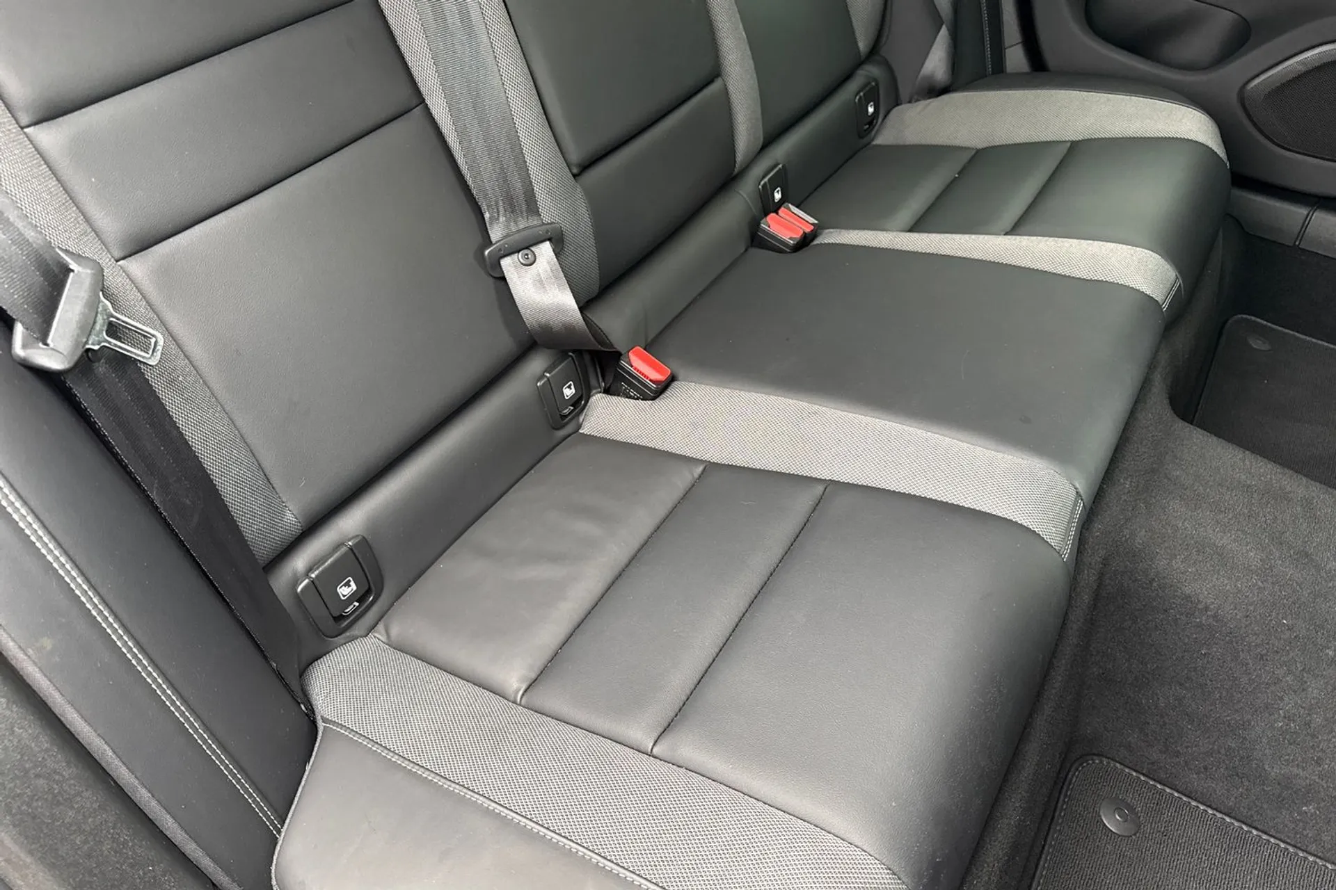 Volvo V60 thumbnail image number 25