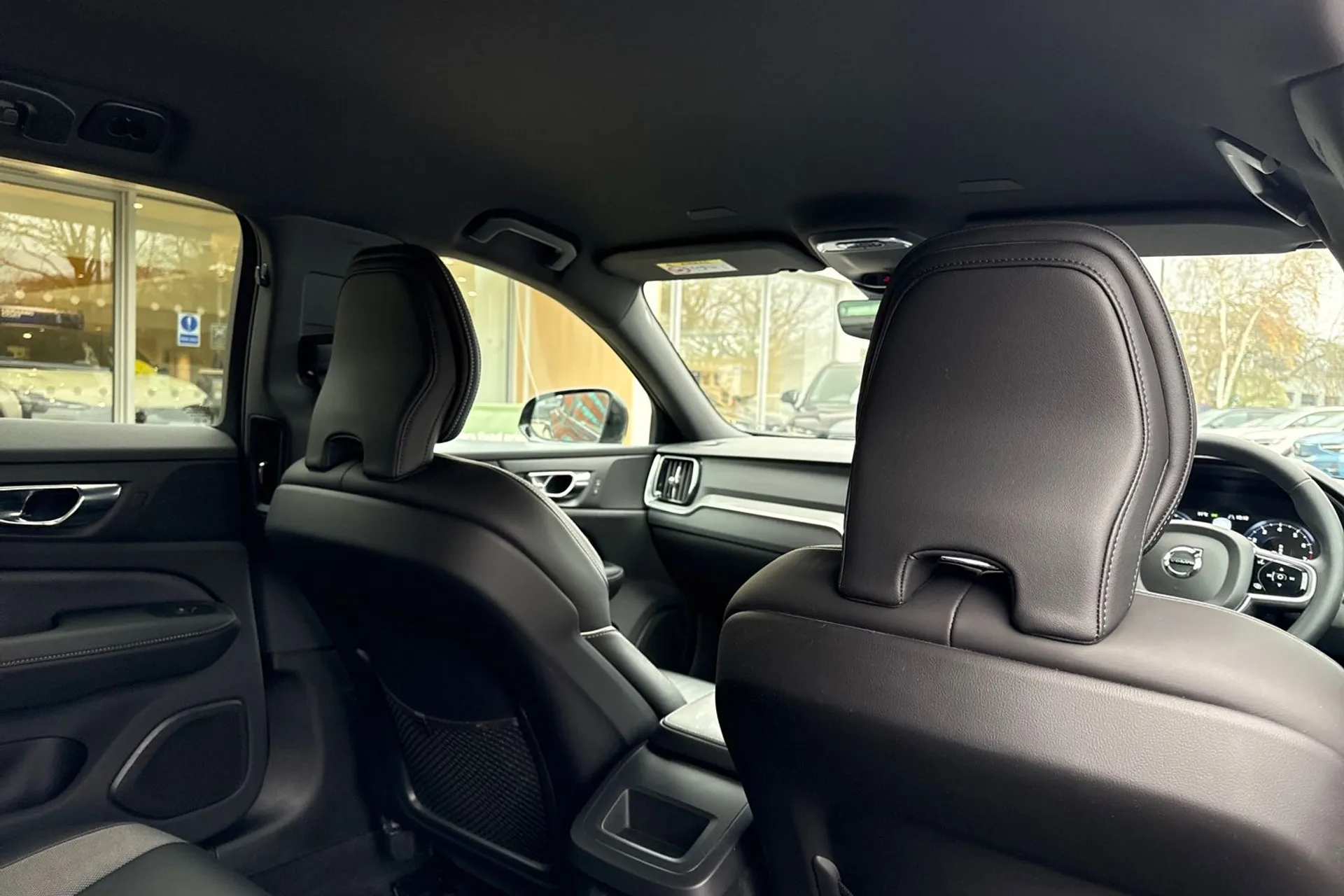 Volvo V60 thumbnail image number 24