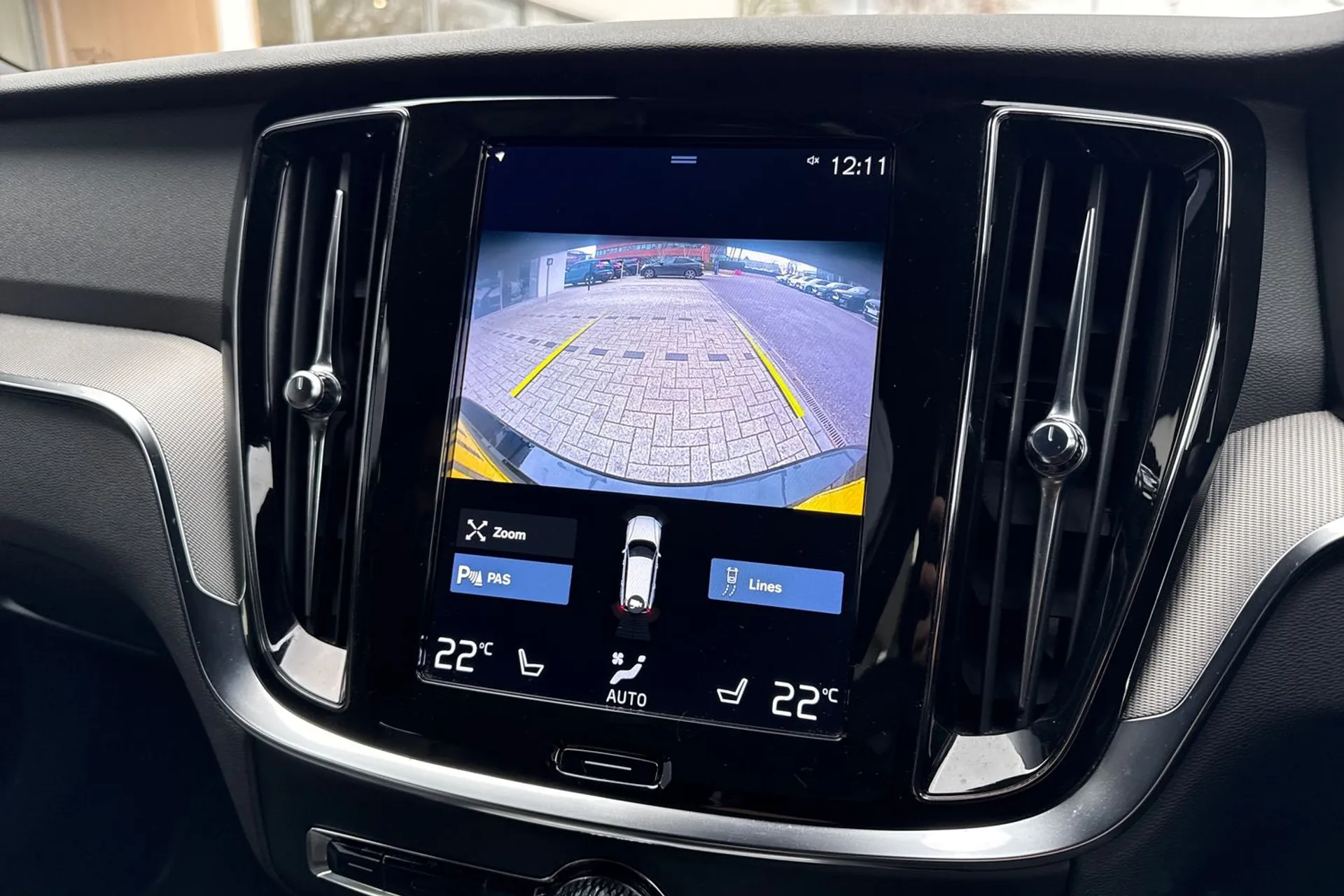 Volvo V60 thumbnail image number 4