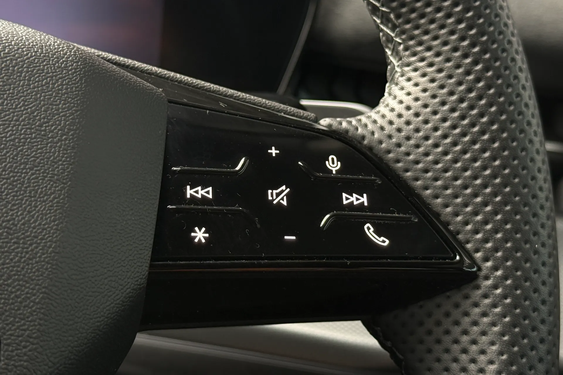 Audi Q3 thumbnail image number 8