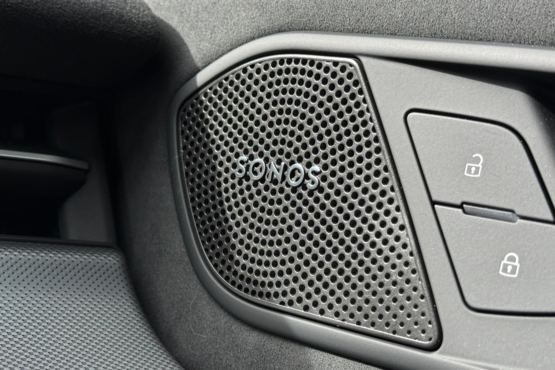 Audi Q3 thumbnail image number 25