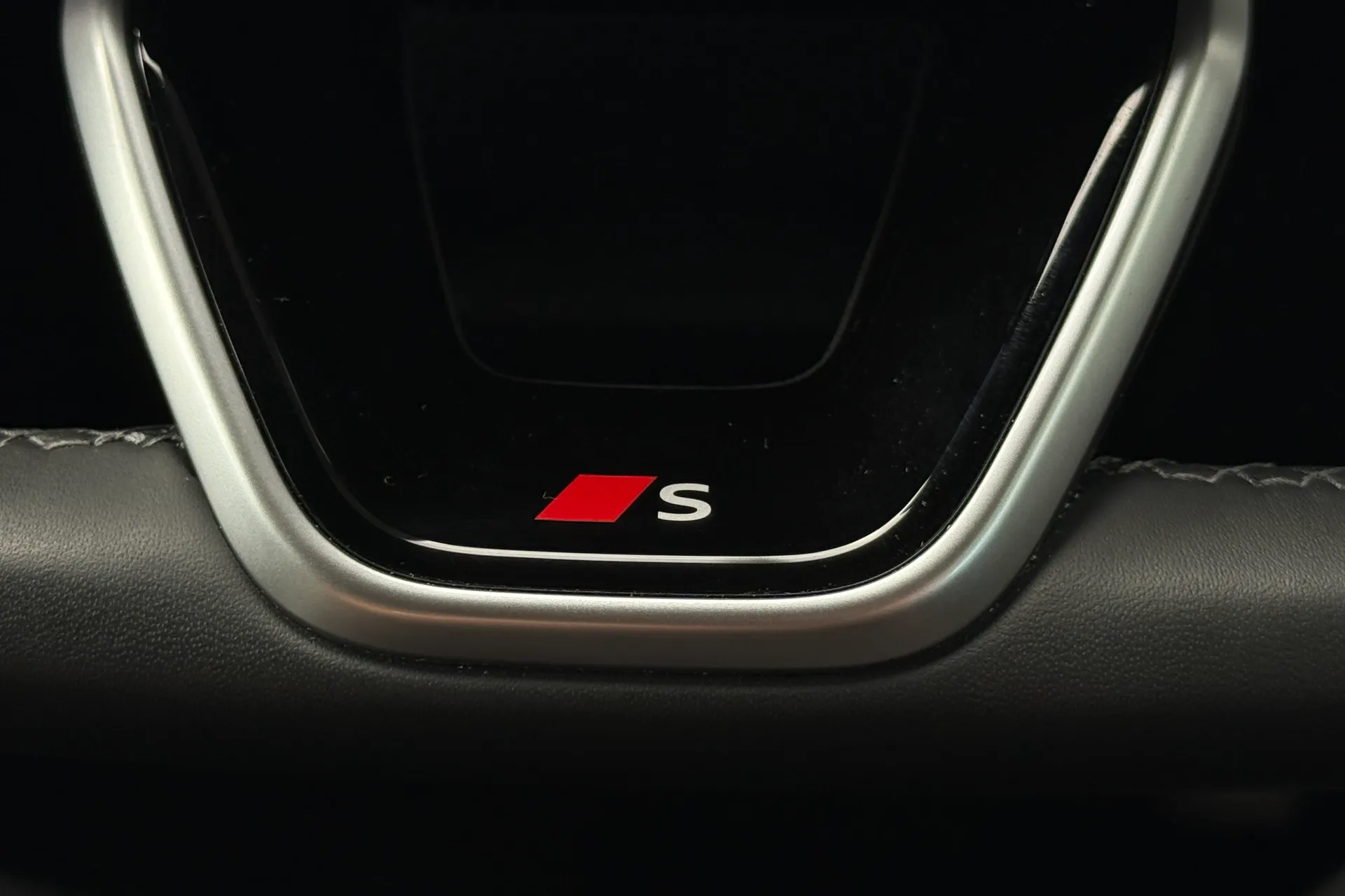Audi Q3 thumbnail image number 10