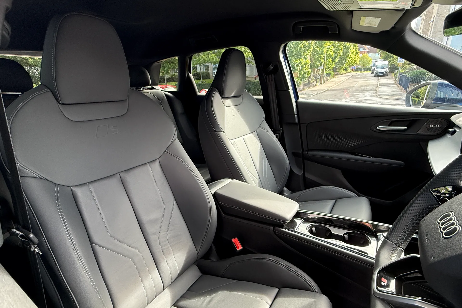Audi Q3 thumbnail image number 31