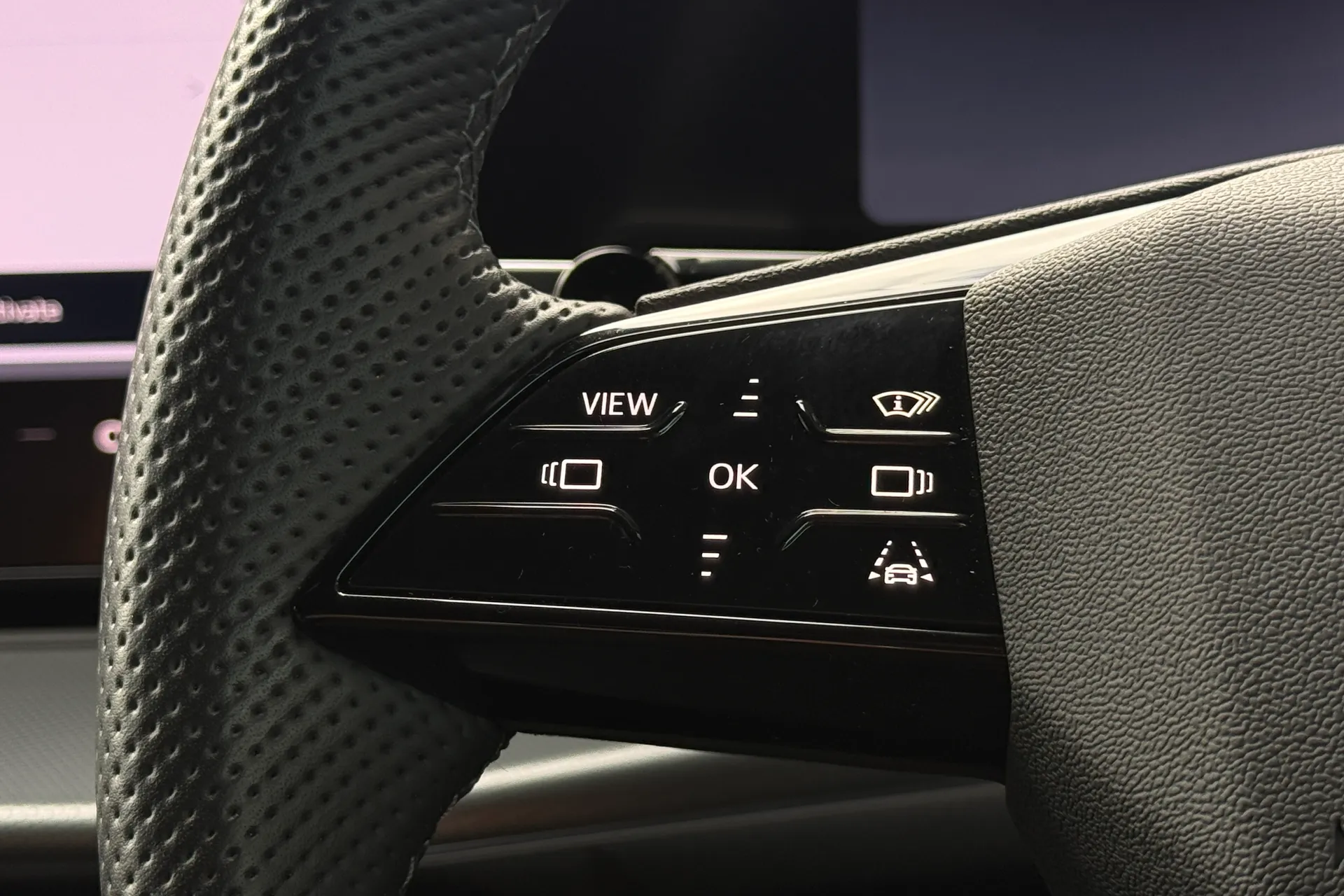 Audi Q3 thumbnail image number 9