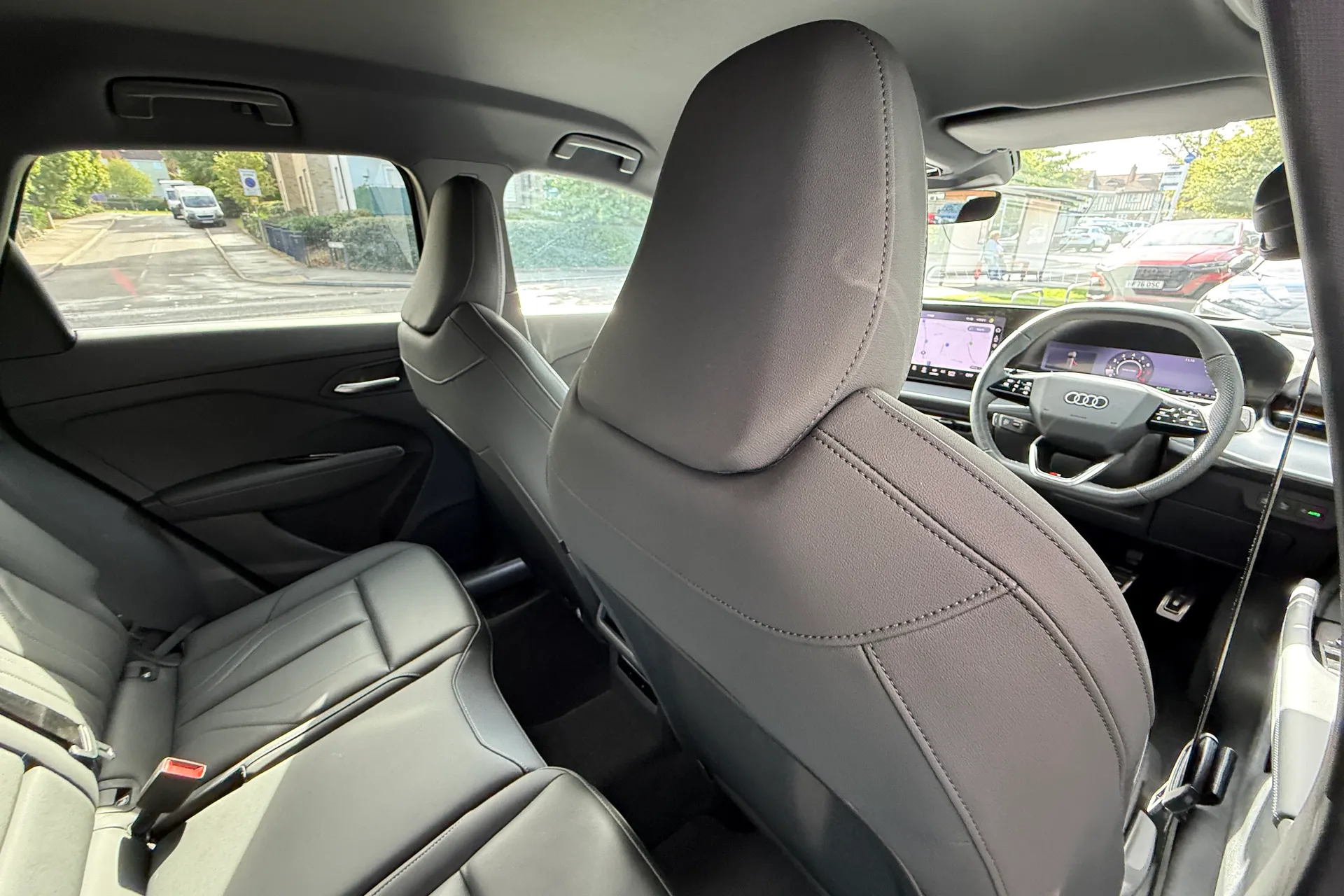 Audi Q3 thumbnail image number 35
