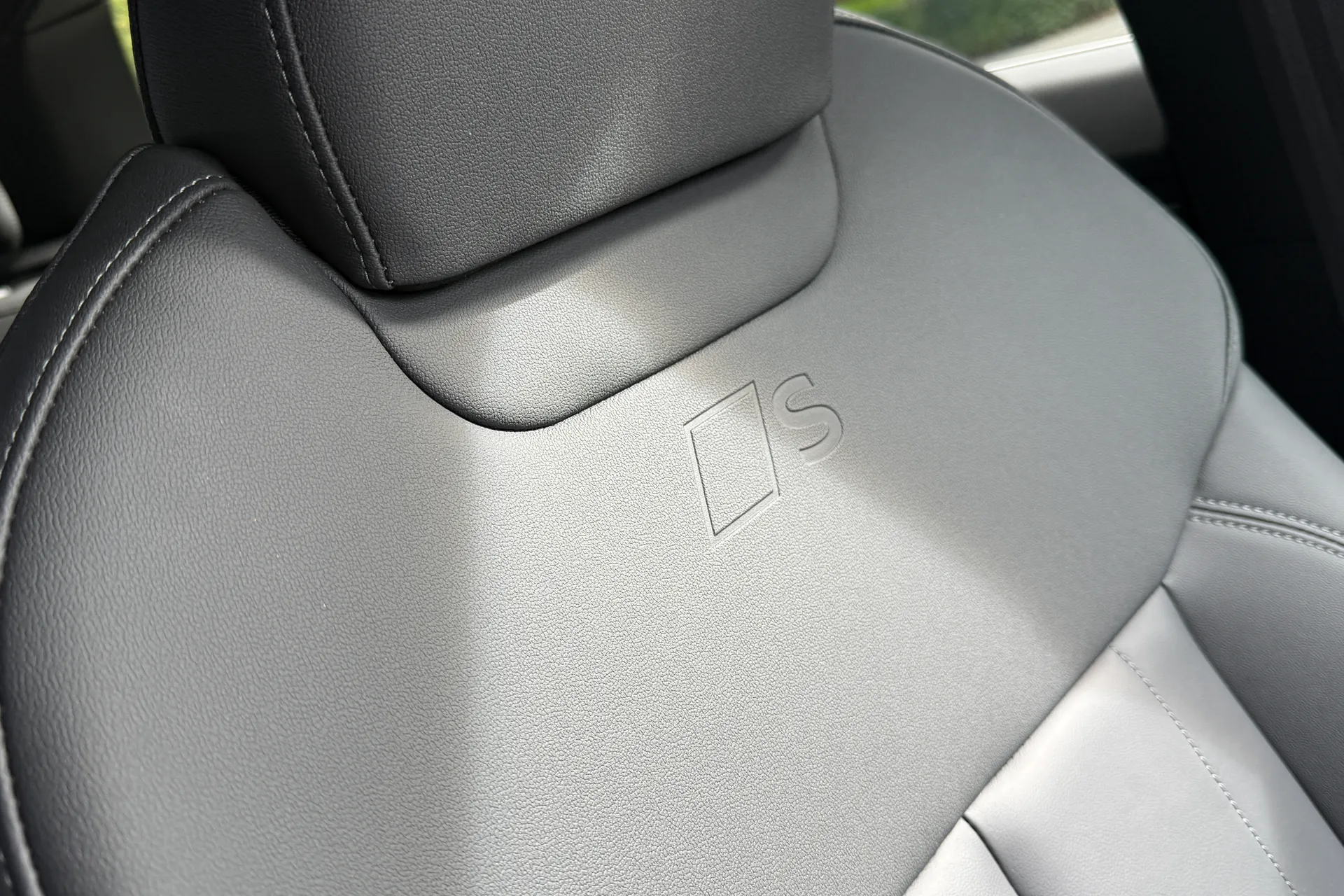 Audi Q3 thumbnail image number 23