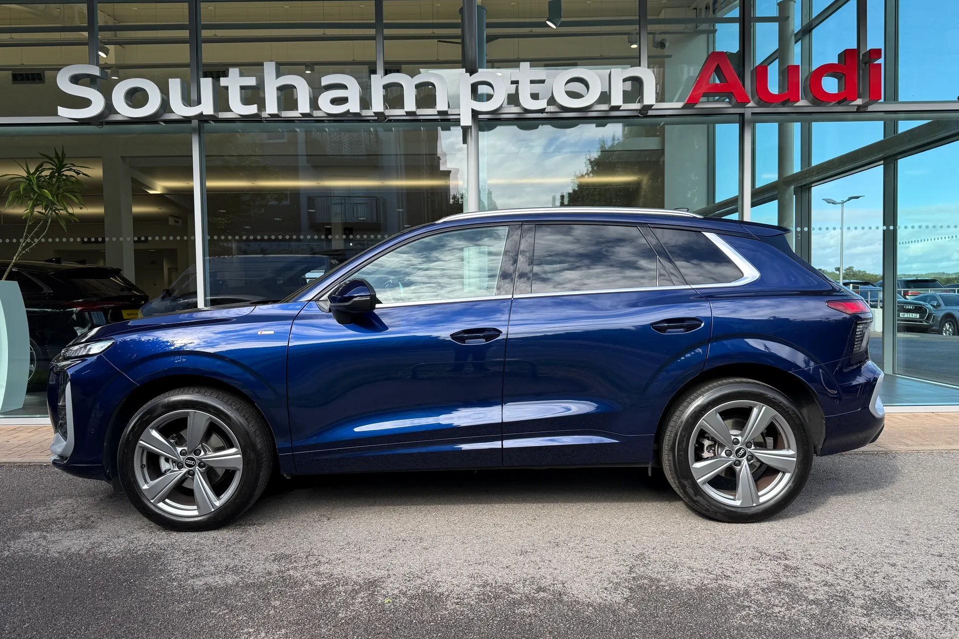 Audi Q3 thumbnail image number 48
