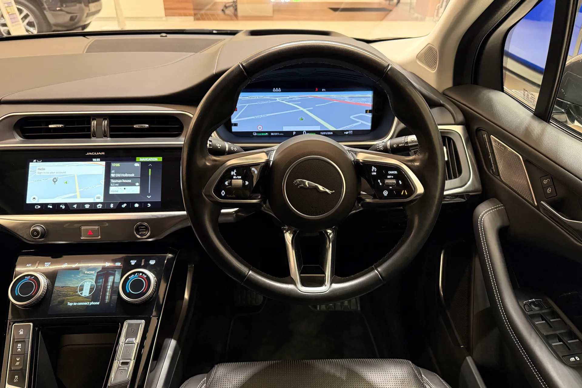 Jaguar I-PACE thumbnail image number 22