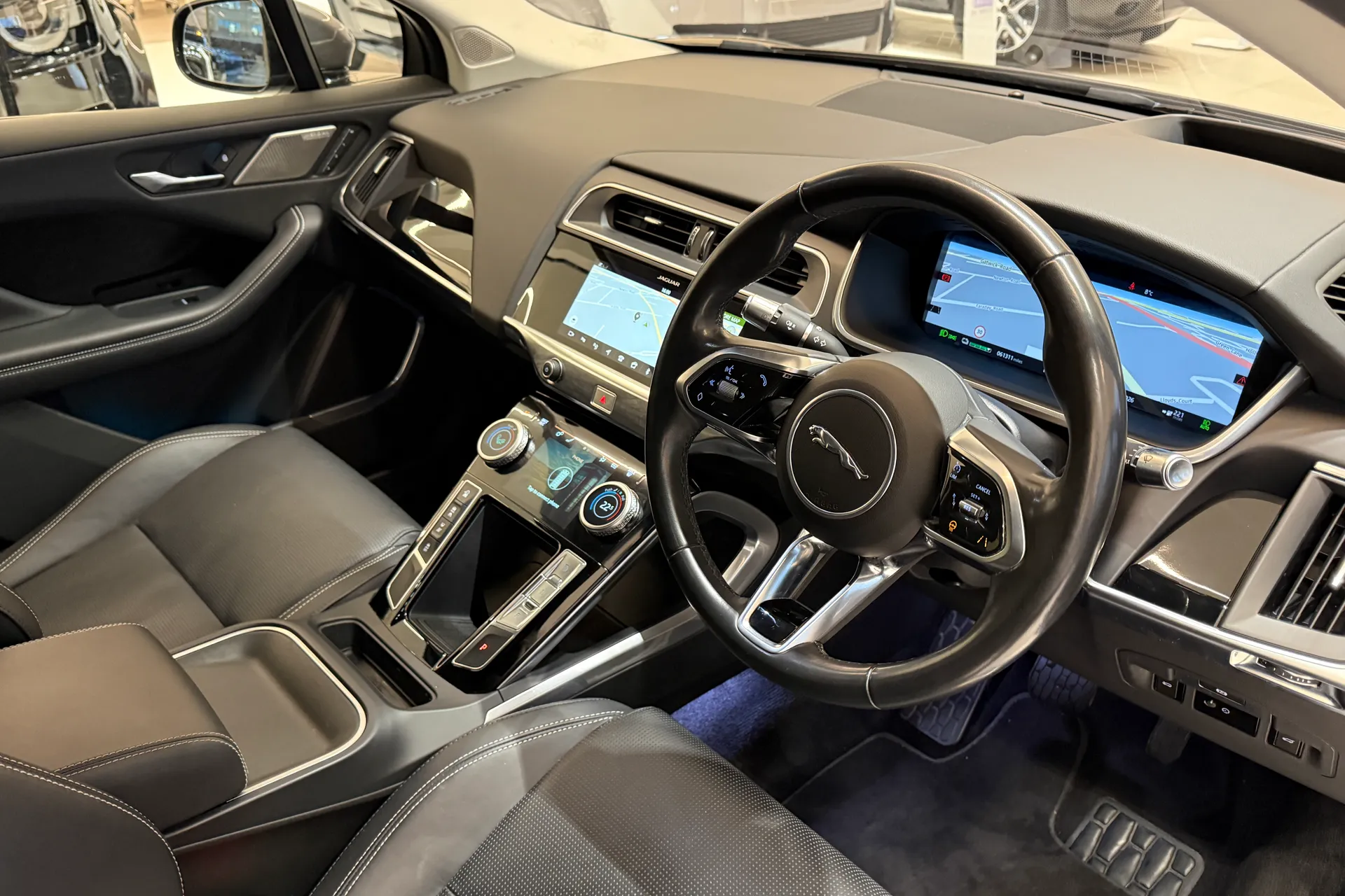 Jaguar I-PACE thumbnail image number 45