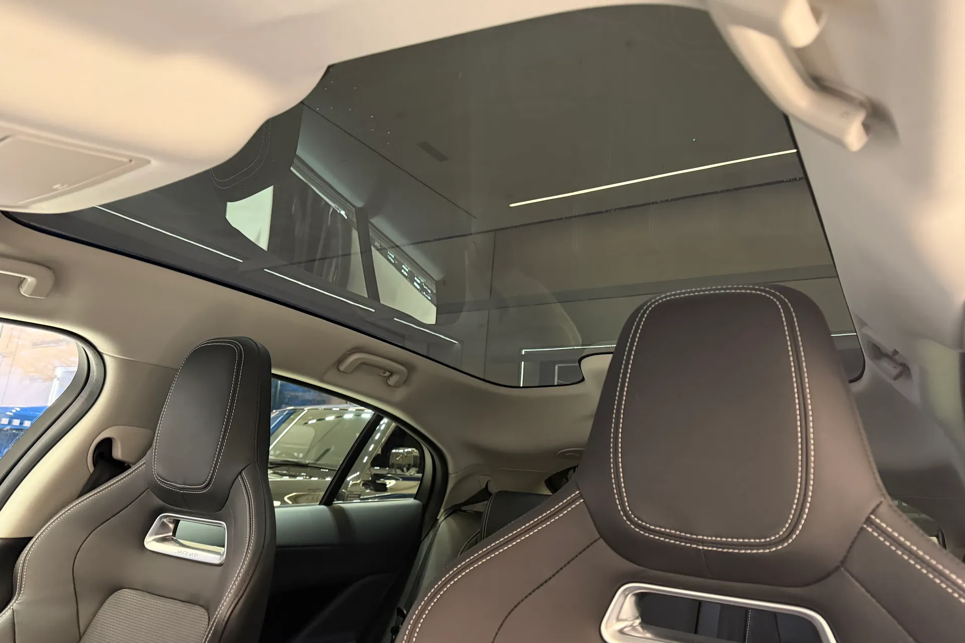 Jaguar I-PACE thumbnail image number 4