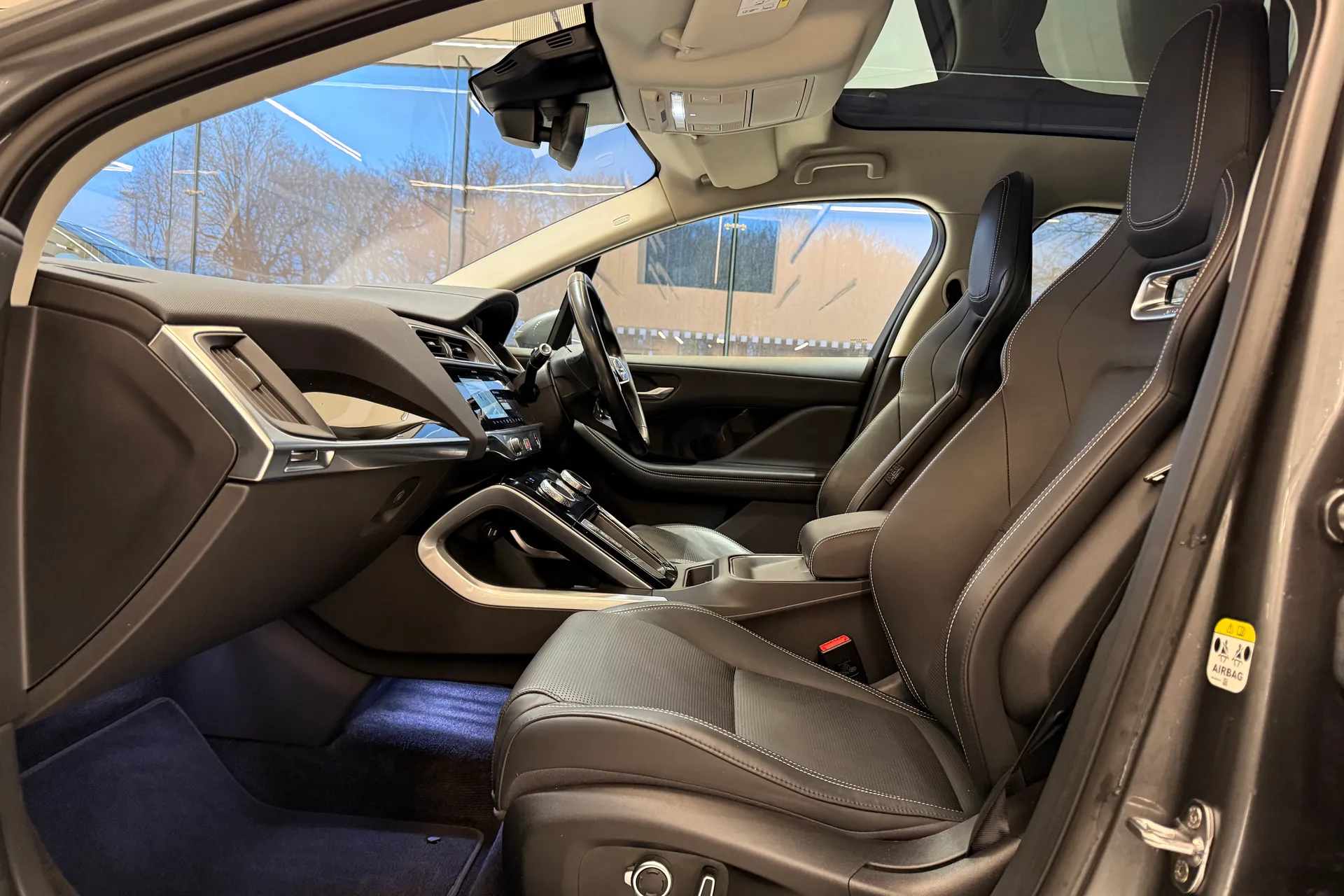 Jaguar I-PACE thumbnail image number 47