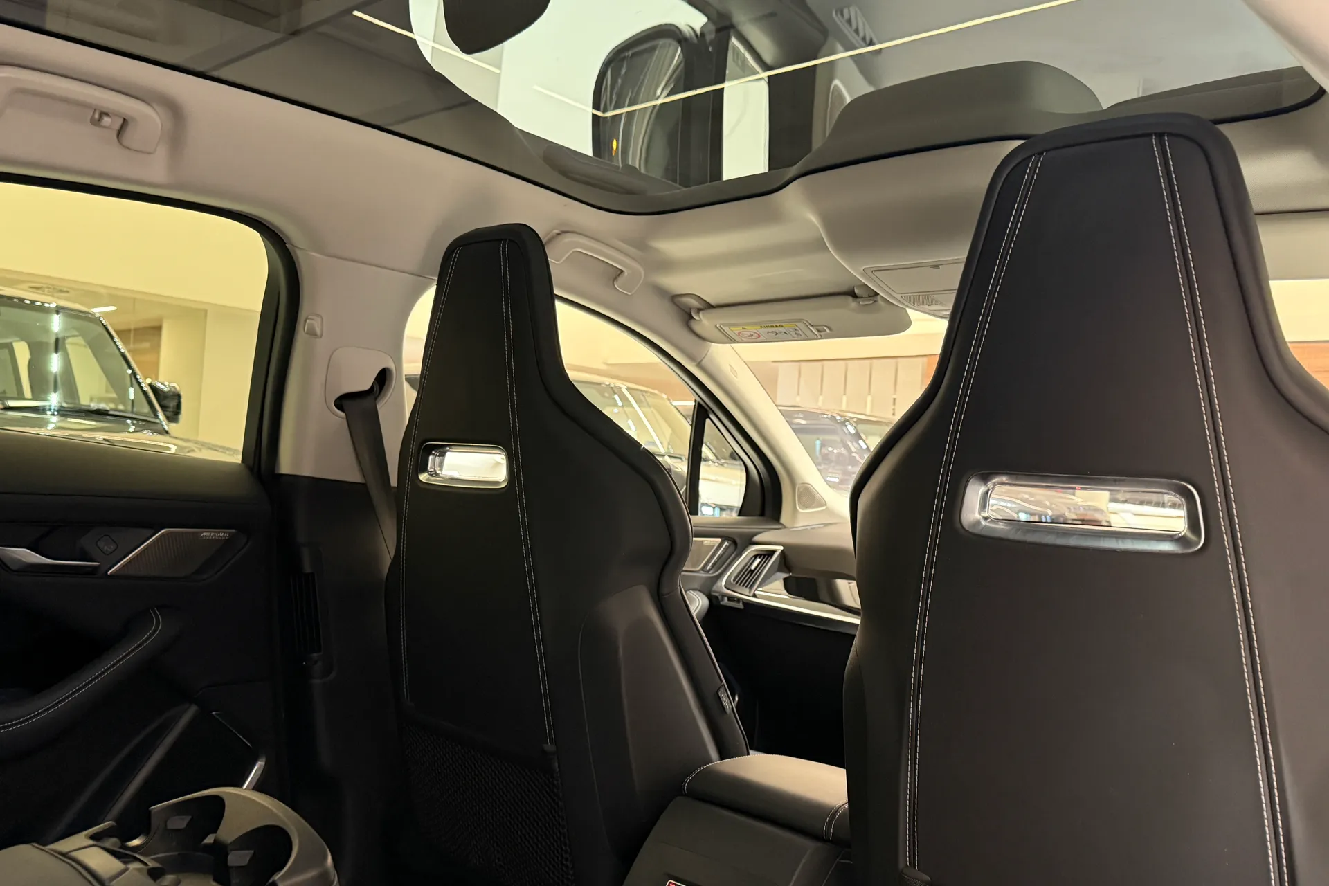 Jaguar I-PACE thumbnail image number 40