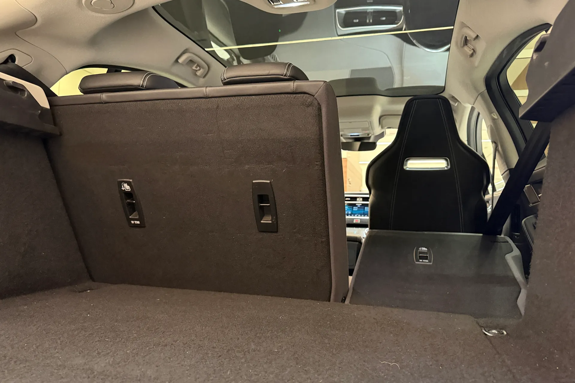 Jaguar I-PACE thumbnail image number 37