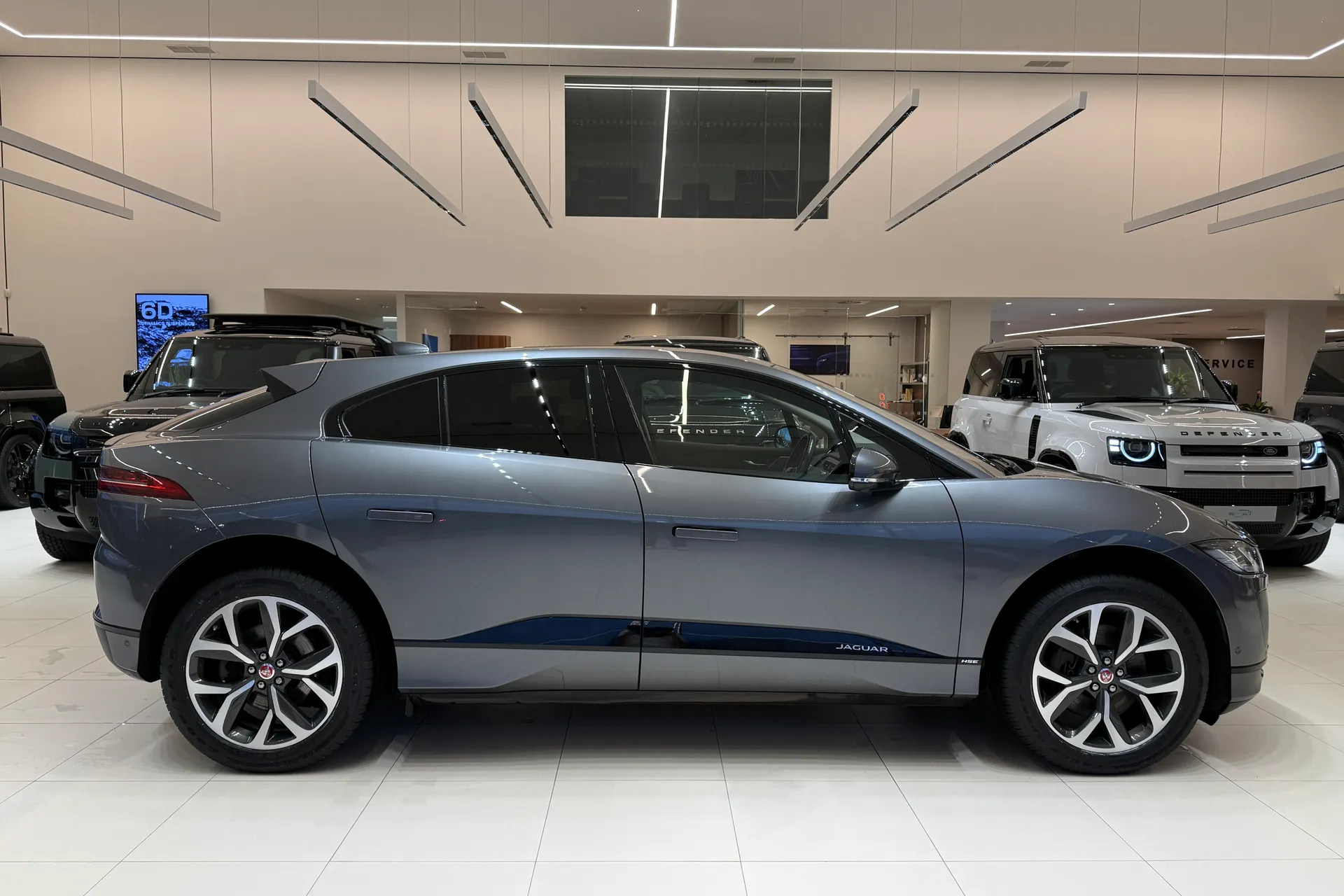 Jaguar I-PACE thumbnail image number 2