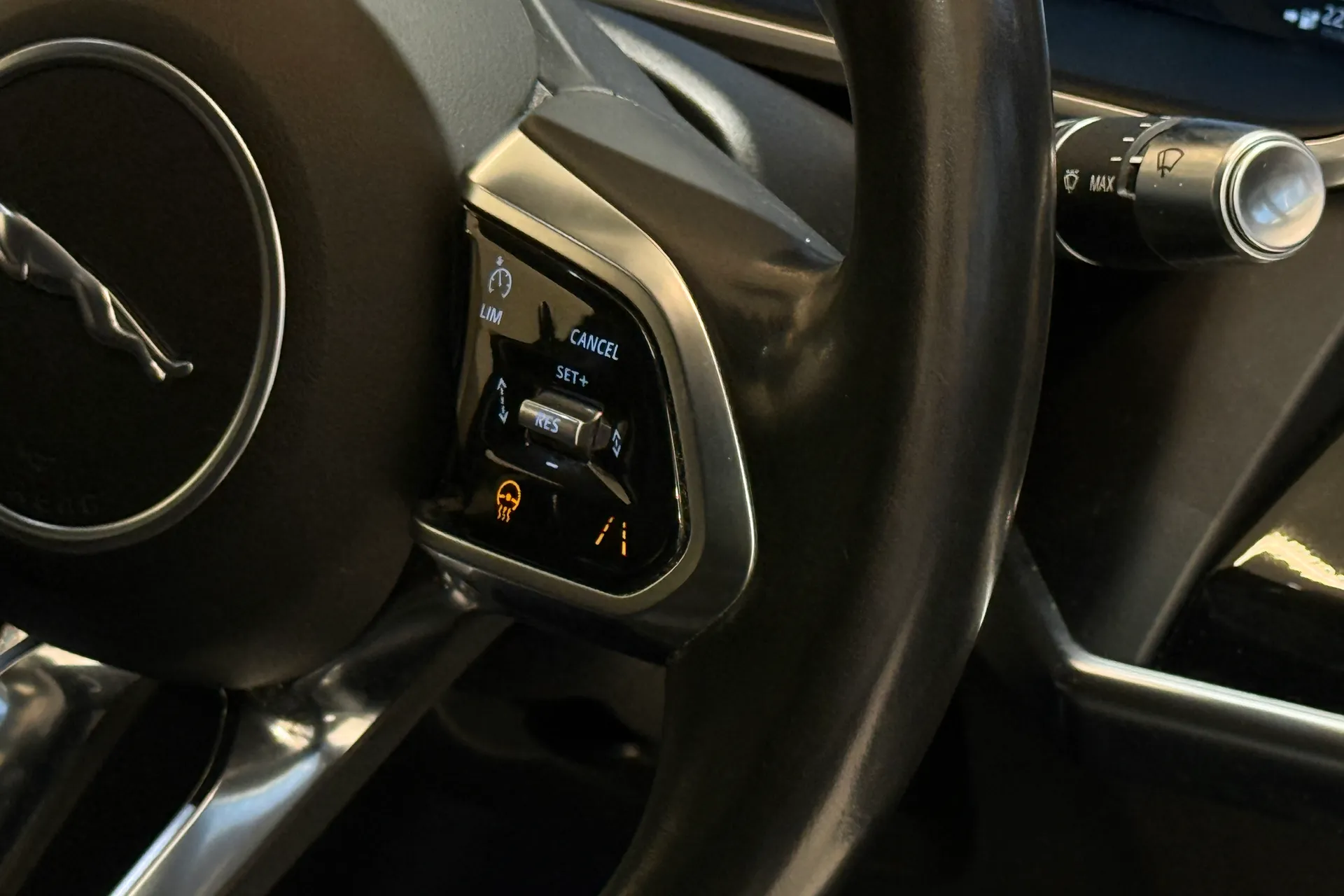 Jaguar I-PACE thumbnail image number 49