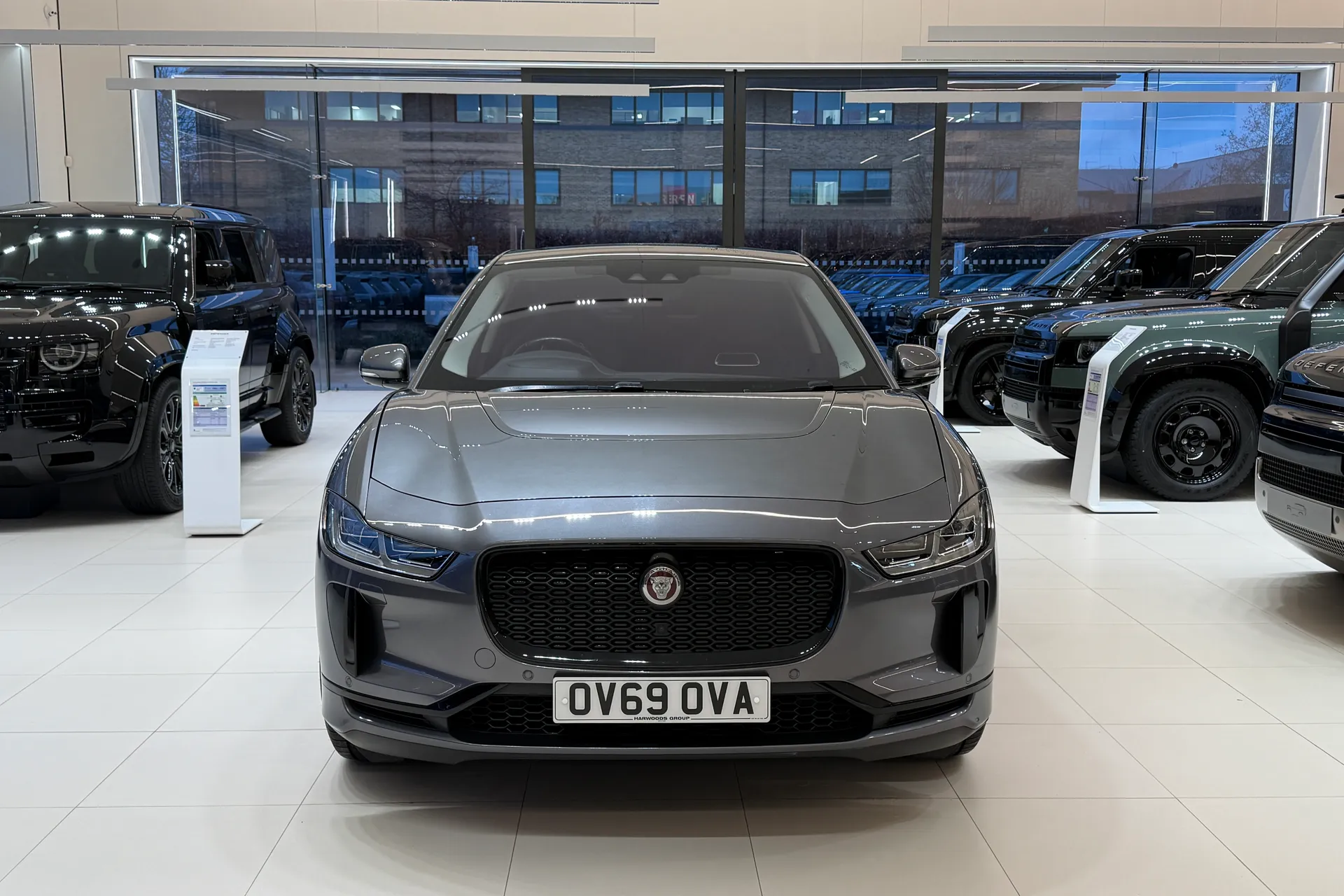 Jaguar I-PACE thumbnail image number 18