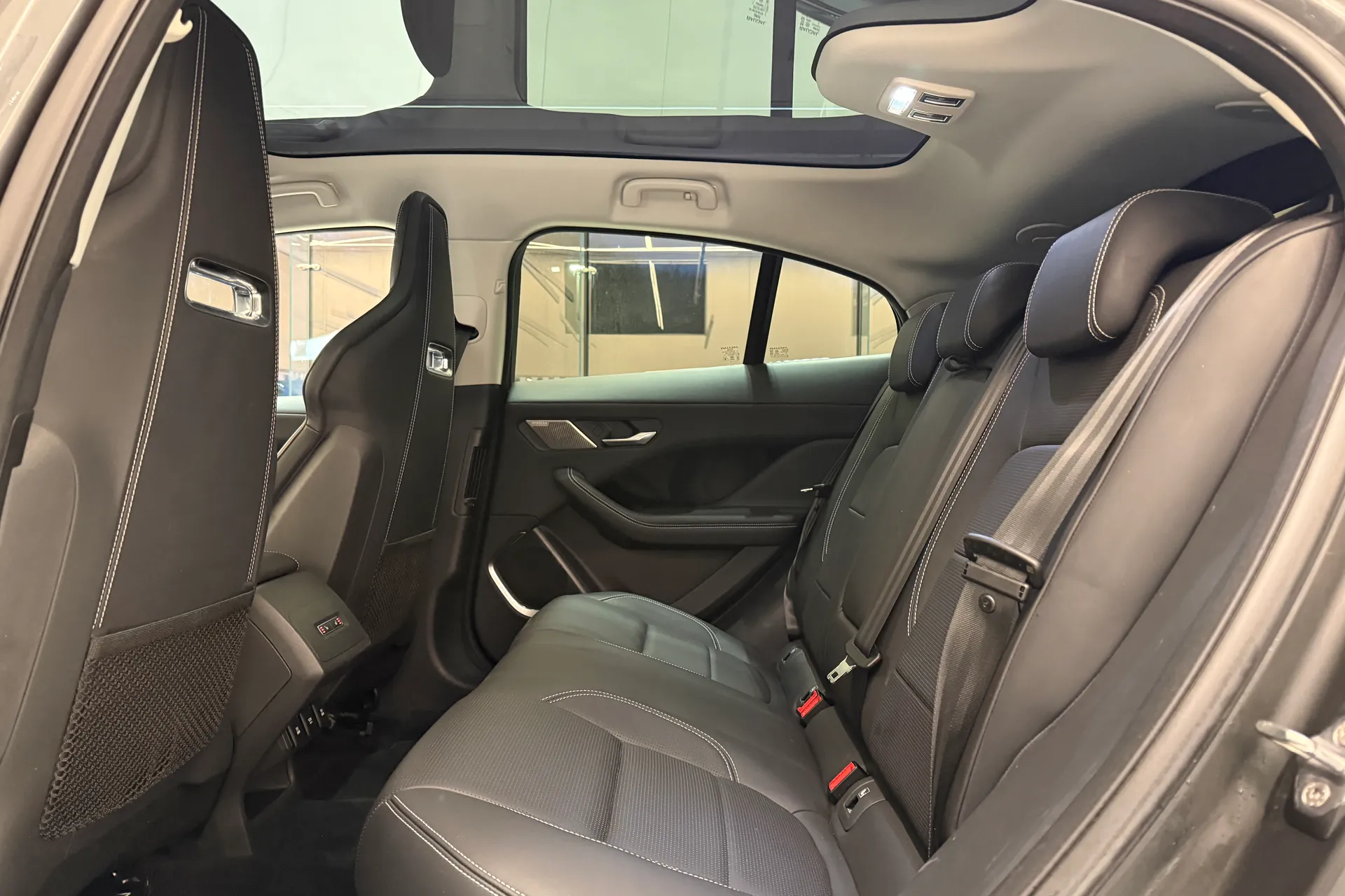 Jaguar I-PACE thumbnail image number 42