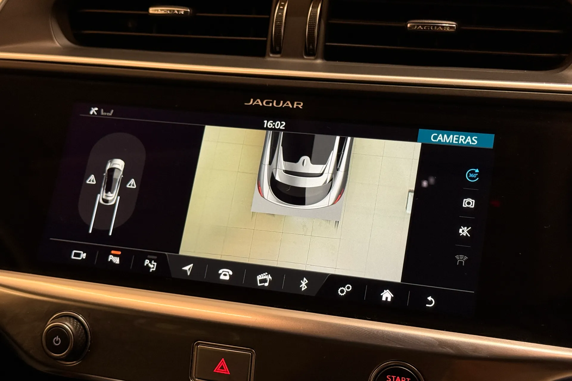 Jaguar I-PACE thumbnail image number 7