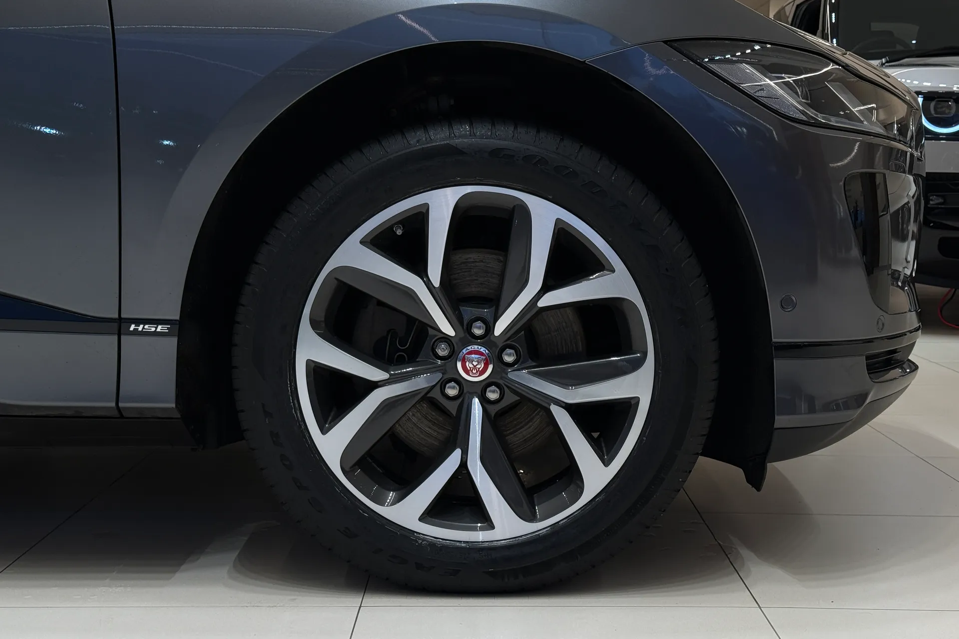 Jaguar I-PACE thumbnail image number 11