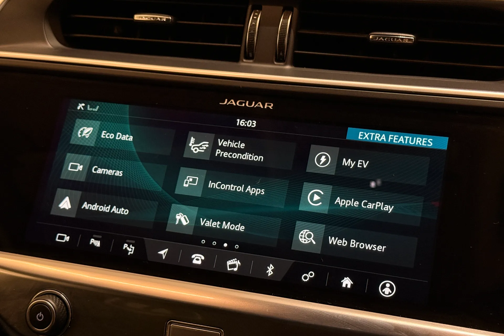 Jaguar I-PACE thumbnail image number 32