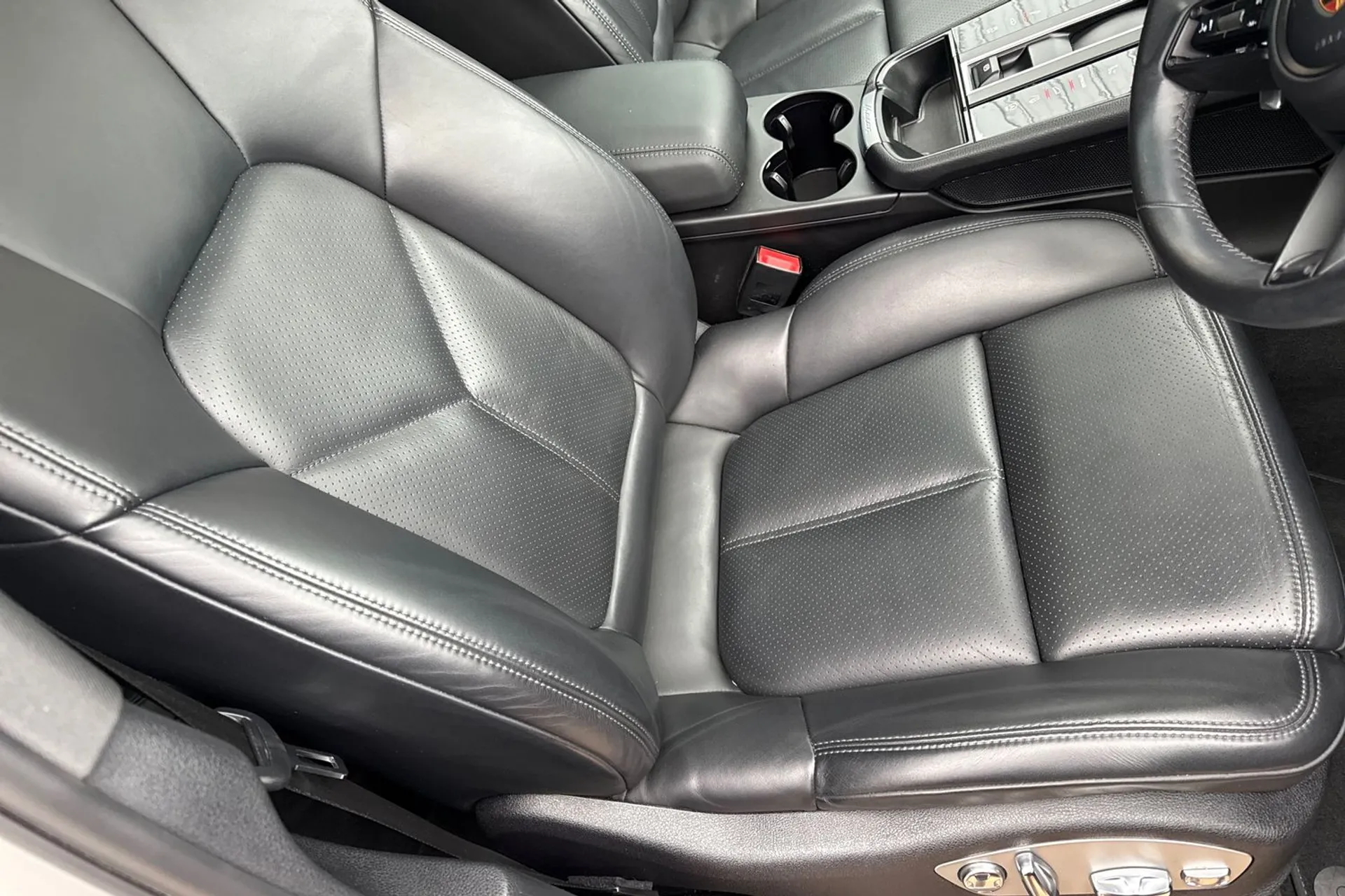 Porsche MACAN thumbnail image number 35