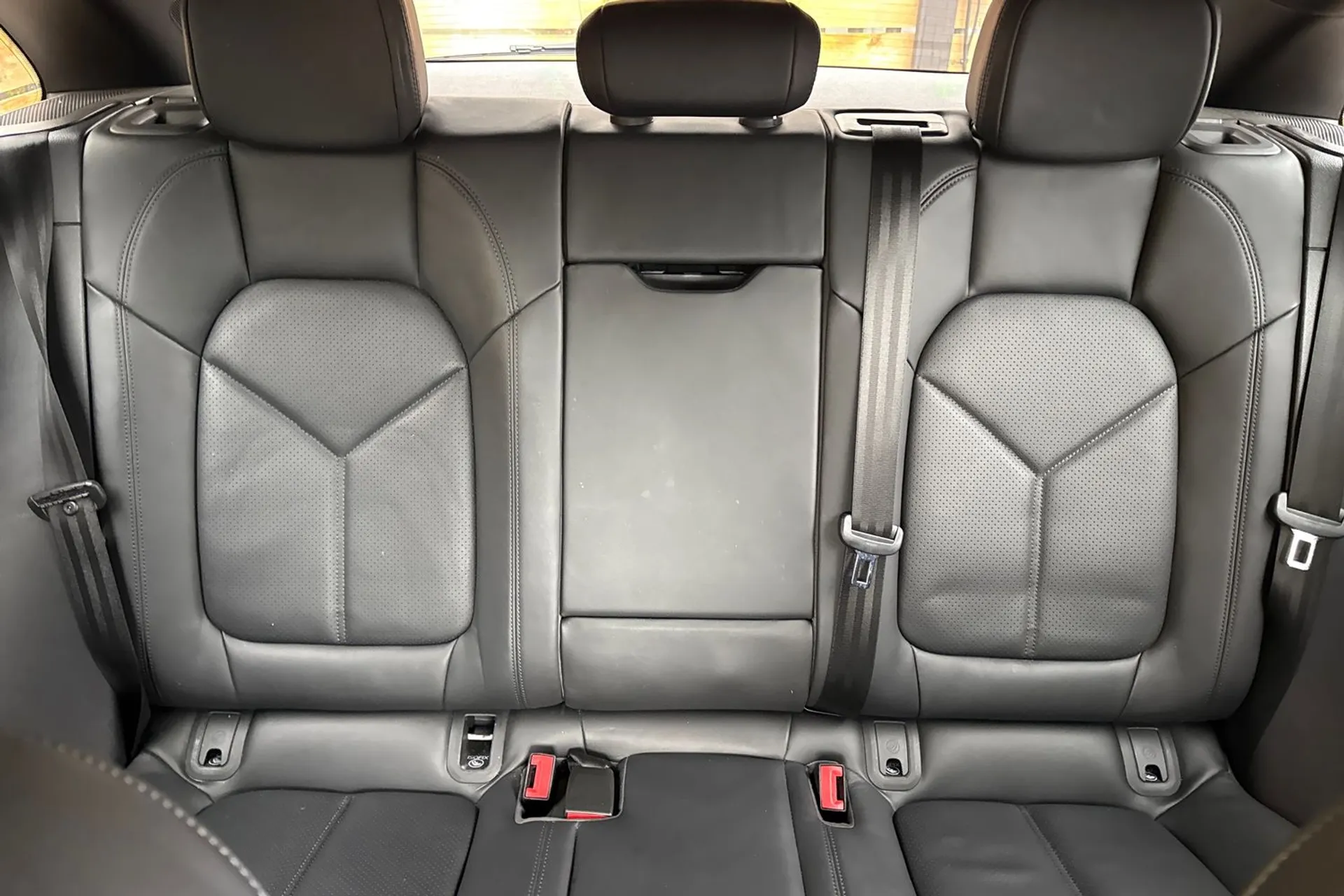 Porsche MACAN thumbnail image number 33