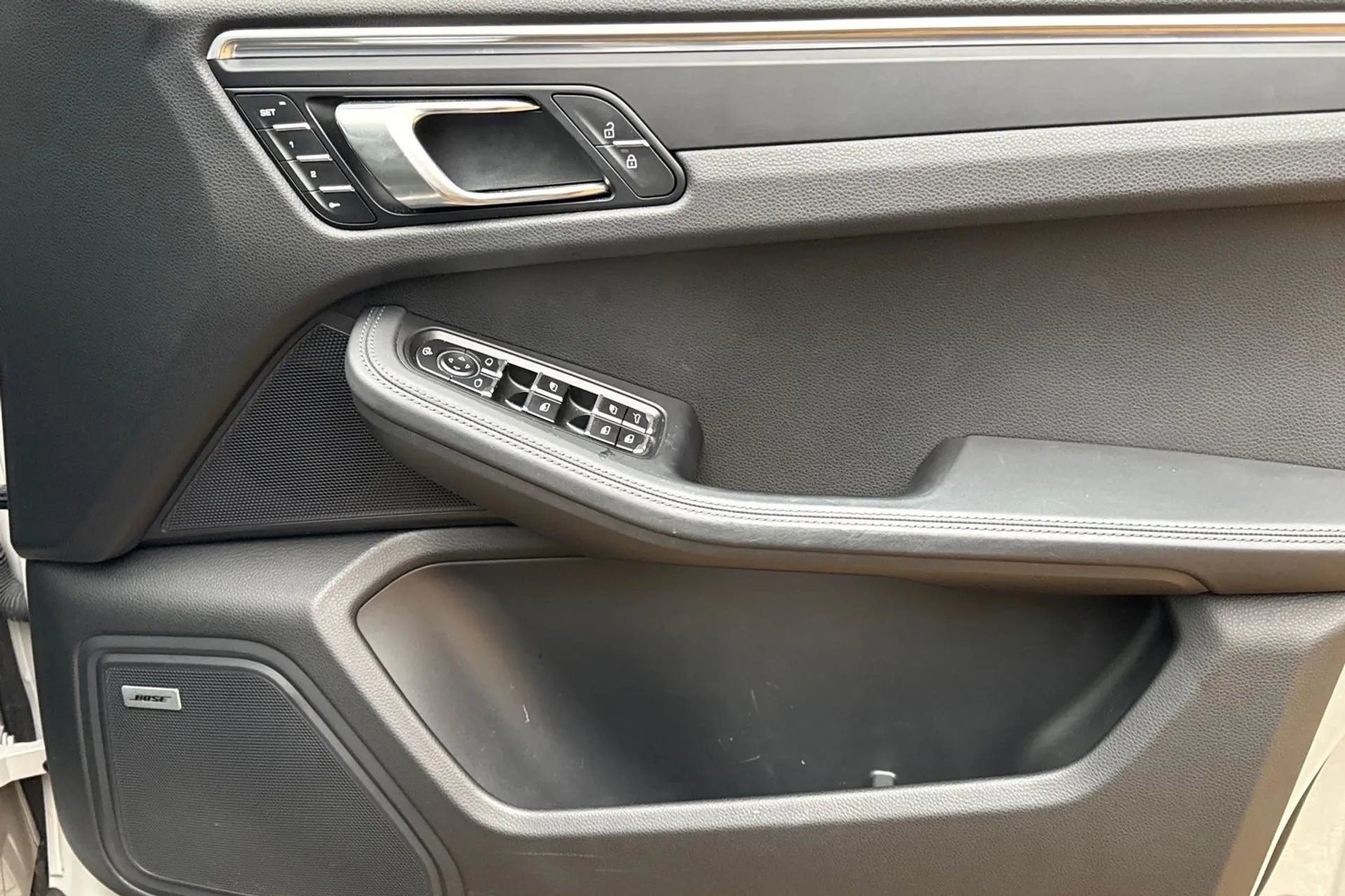 Porsche MACAN thumbnail image number 41