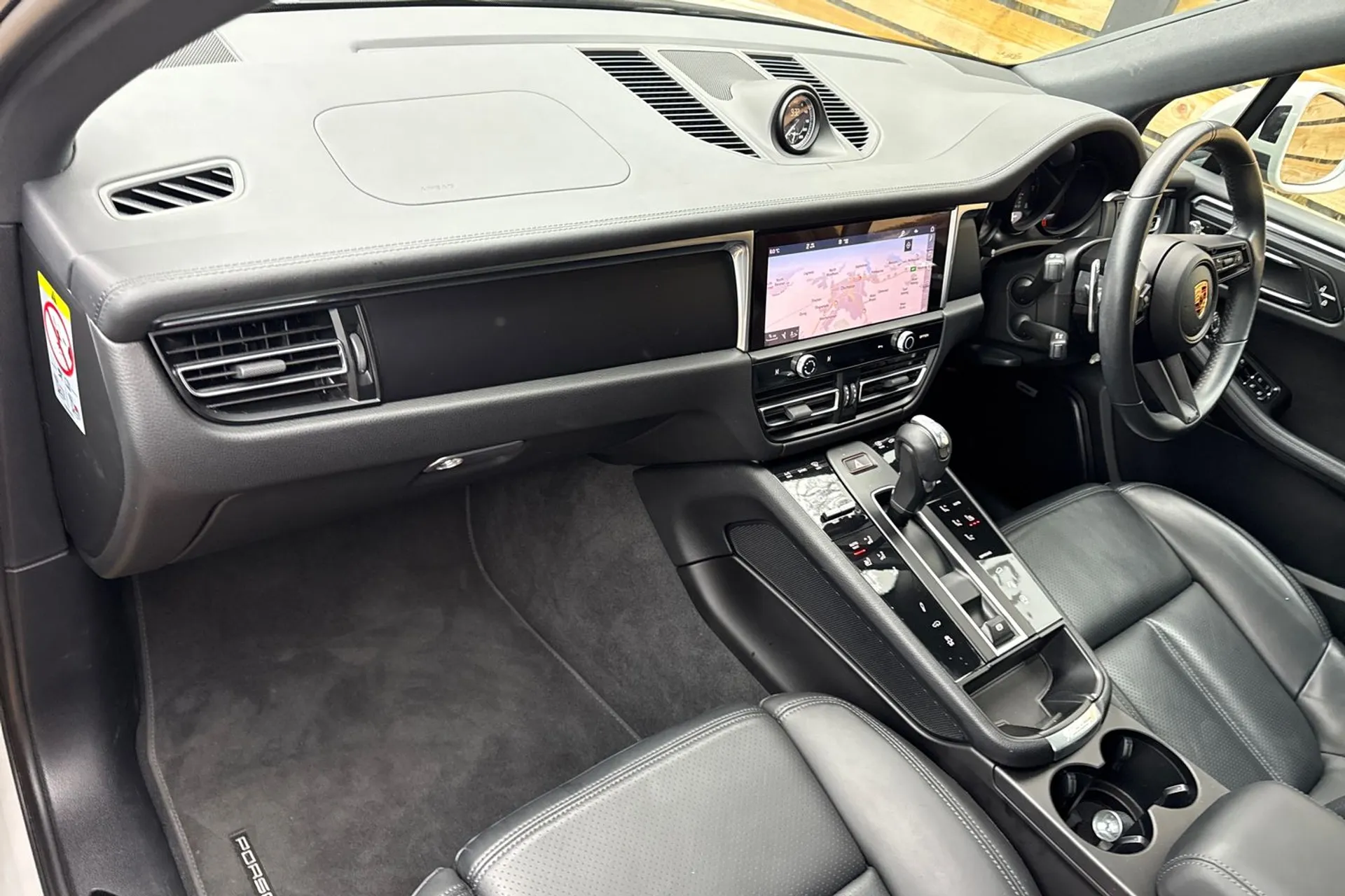 Porsche MACAN thumbnail image number 29