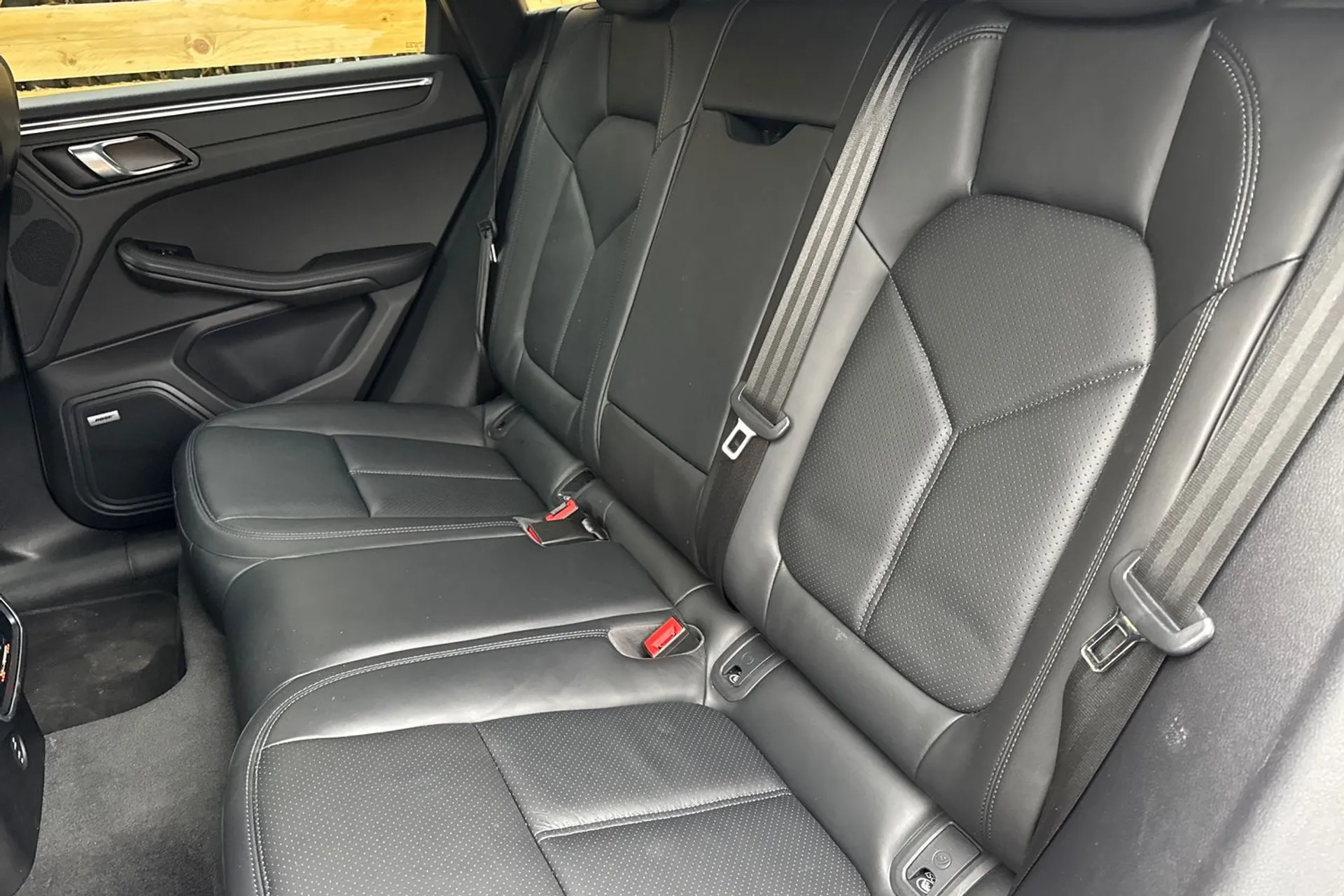 Porsche MACAN thumbnail image number 32