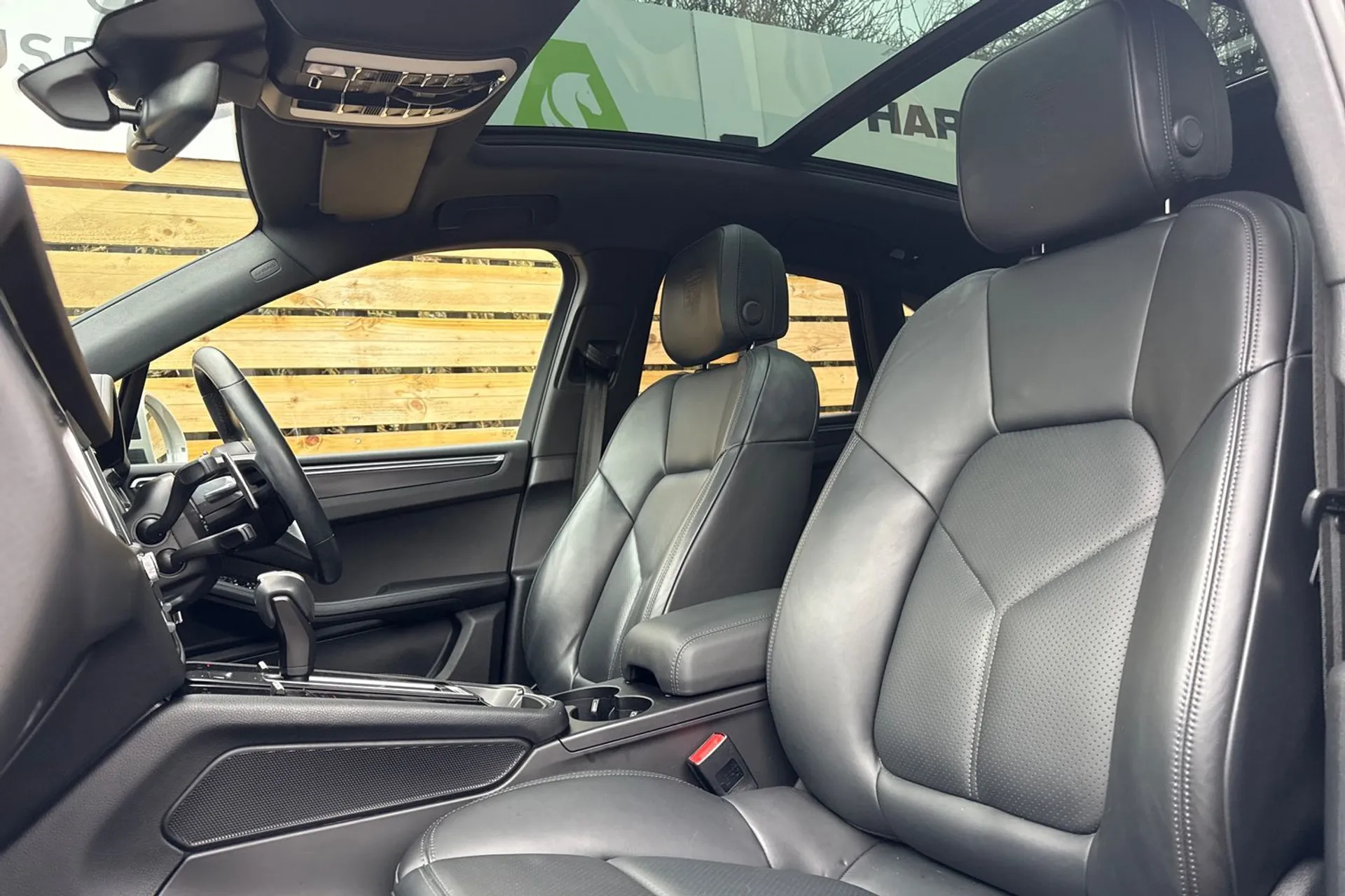 Porsche MACAN thumbnail image number 30