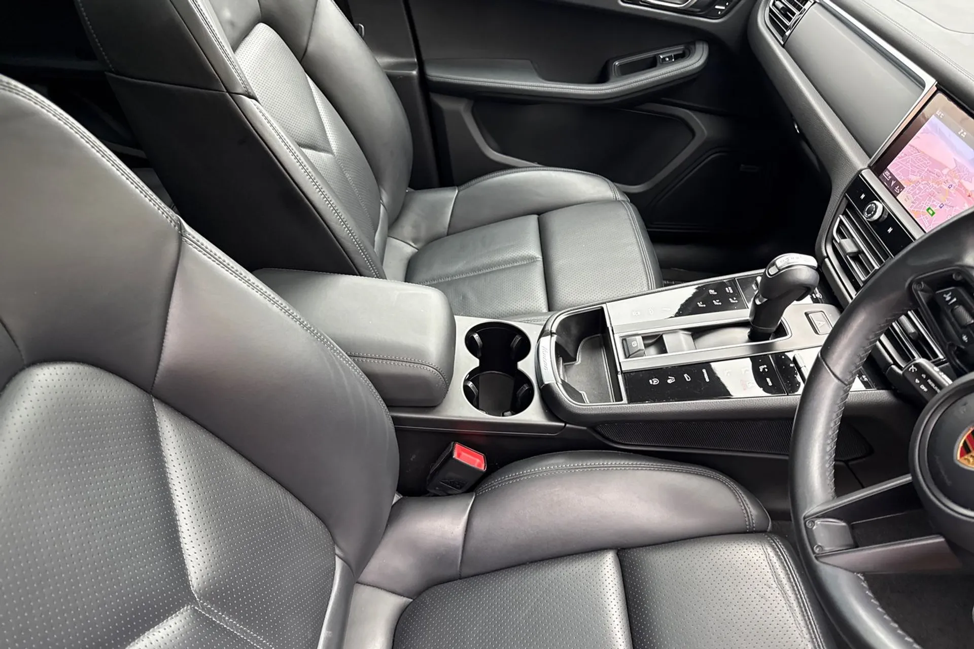 Porsche MACAN thumbnail image number 42