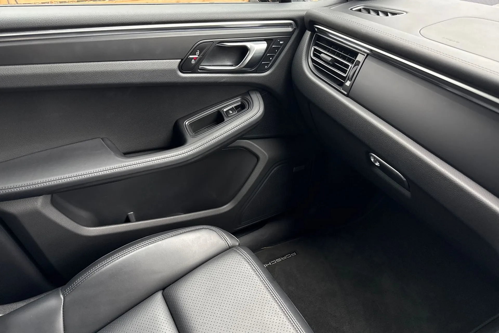 Porsche MACAN thumbnail image number 58