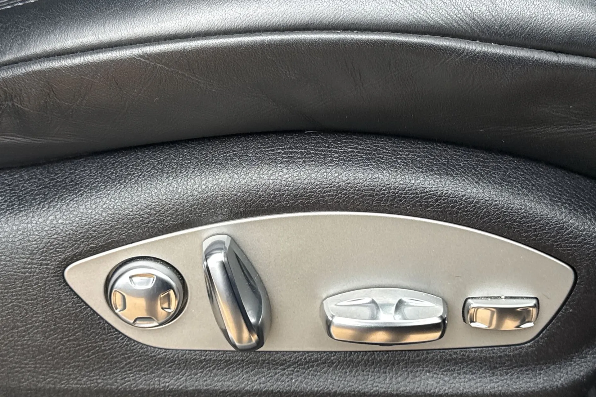 Porsche MACAN thumbnail image number 62