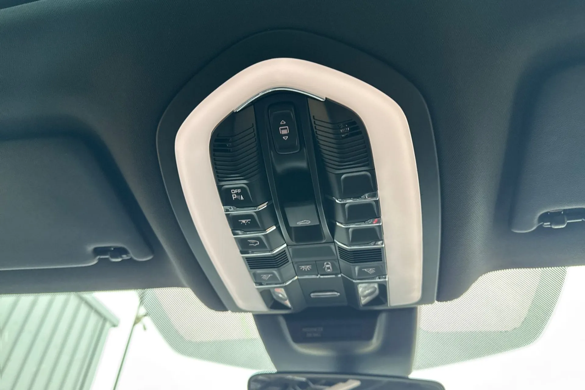 Porsche MACAN thumbnail image number 60